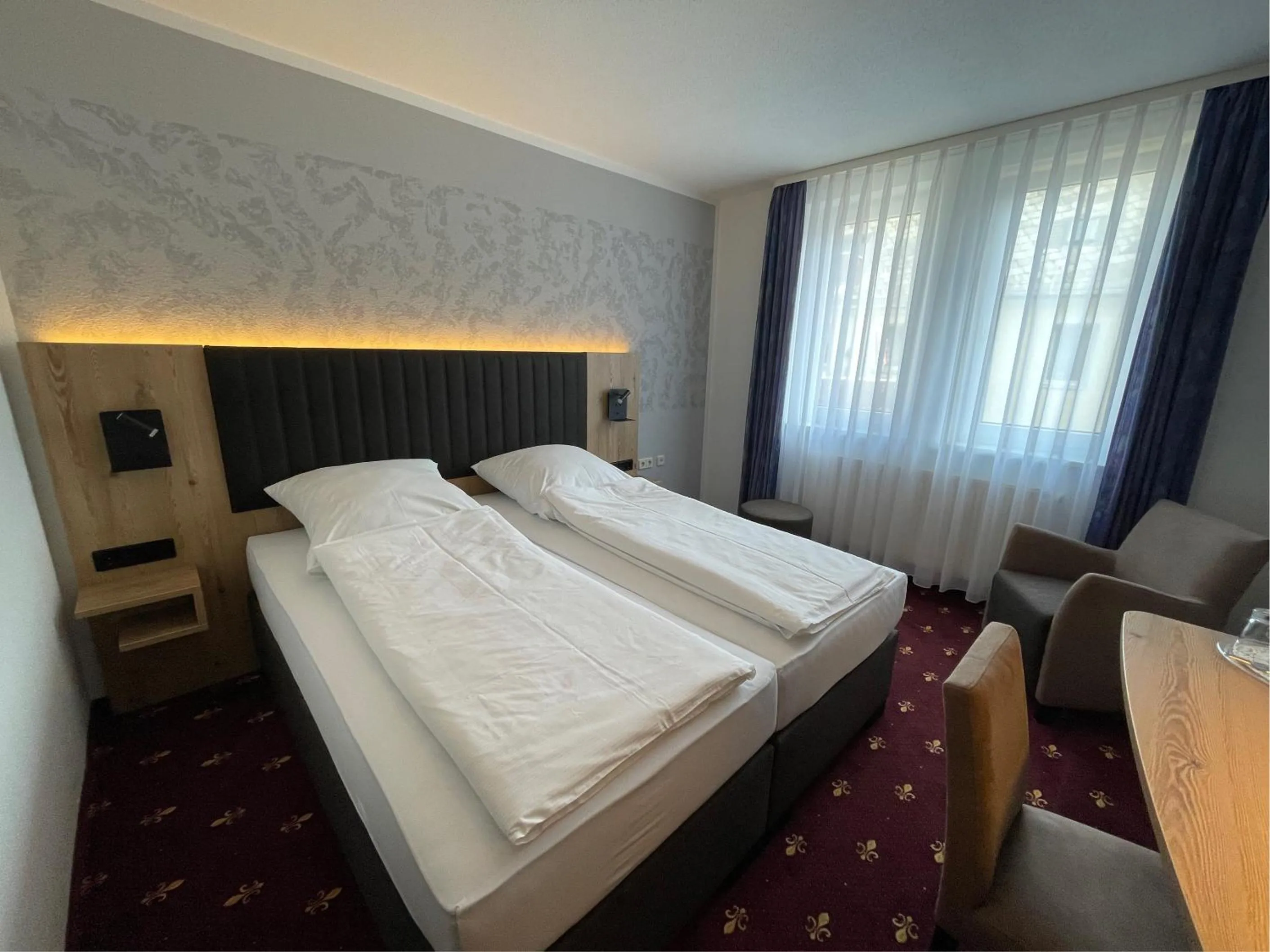 Photo of the whole room, Bed in Hotel Gasthof zur Heinzebank
