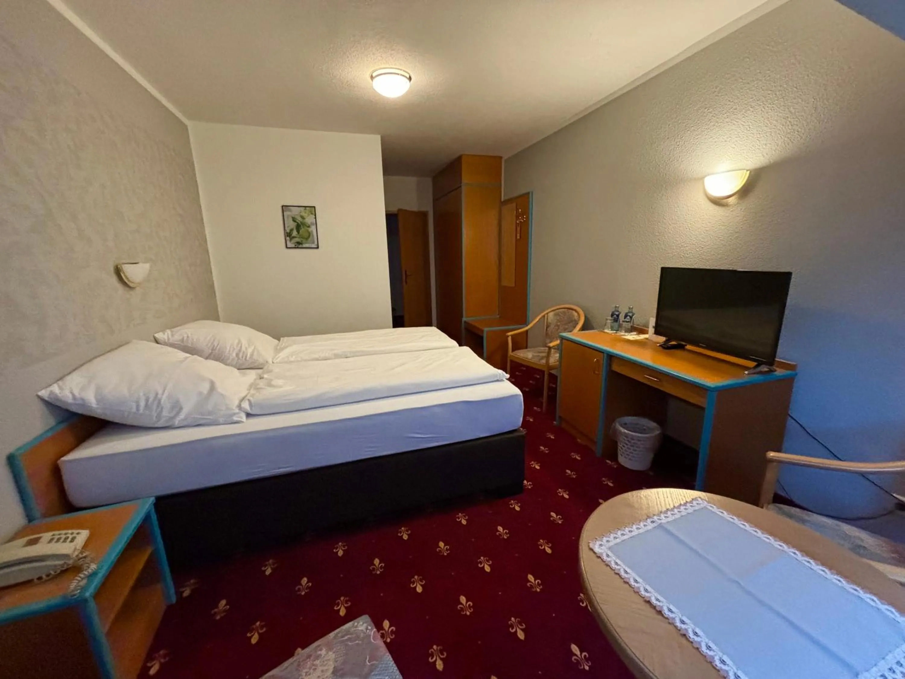 Photo of the whole room, Bed in Hotel Gasthof zur Heinzebank