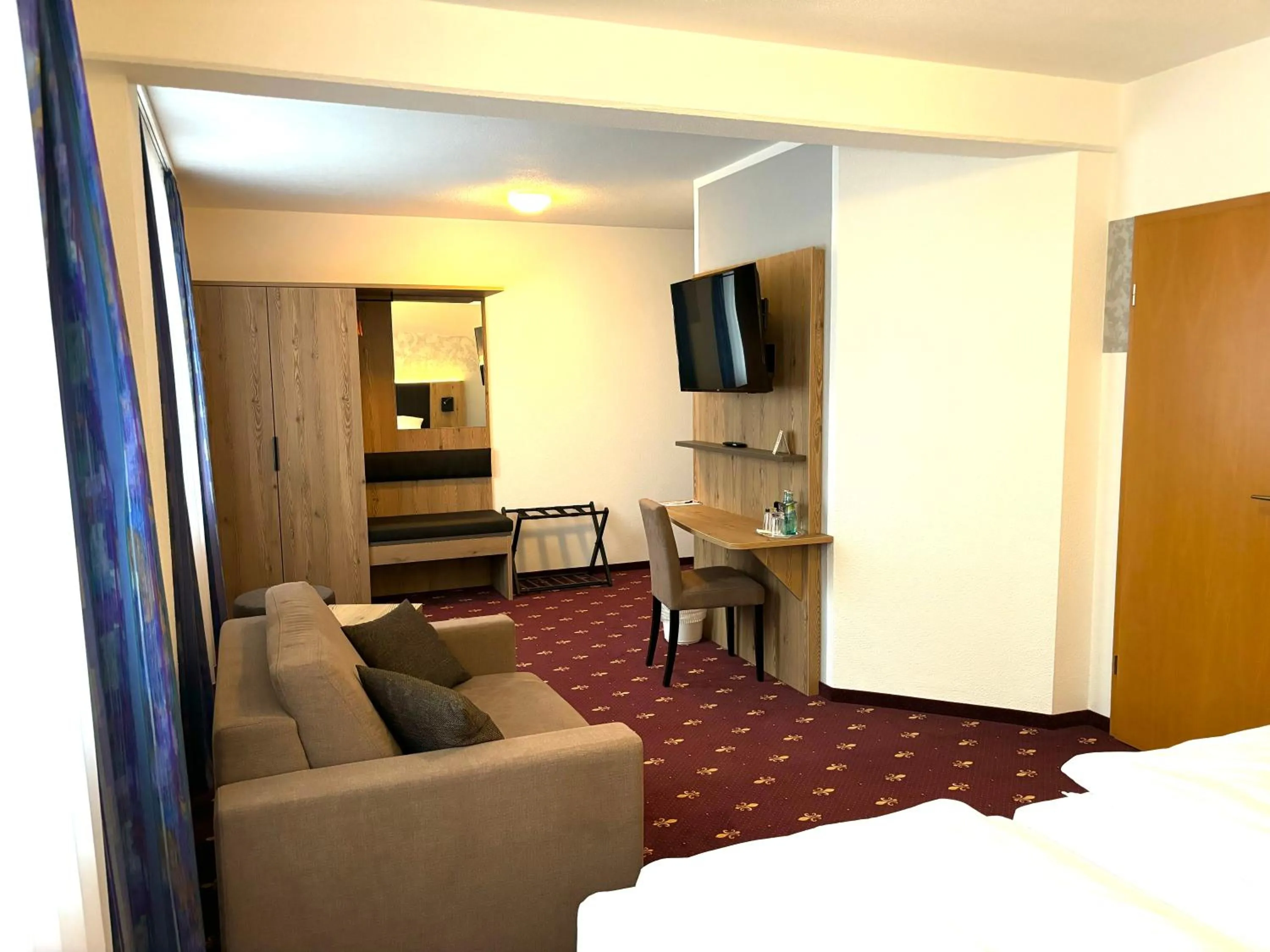 Photo of the whole room, Bed in Hotel Gasthof zur Heinzebank