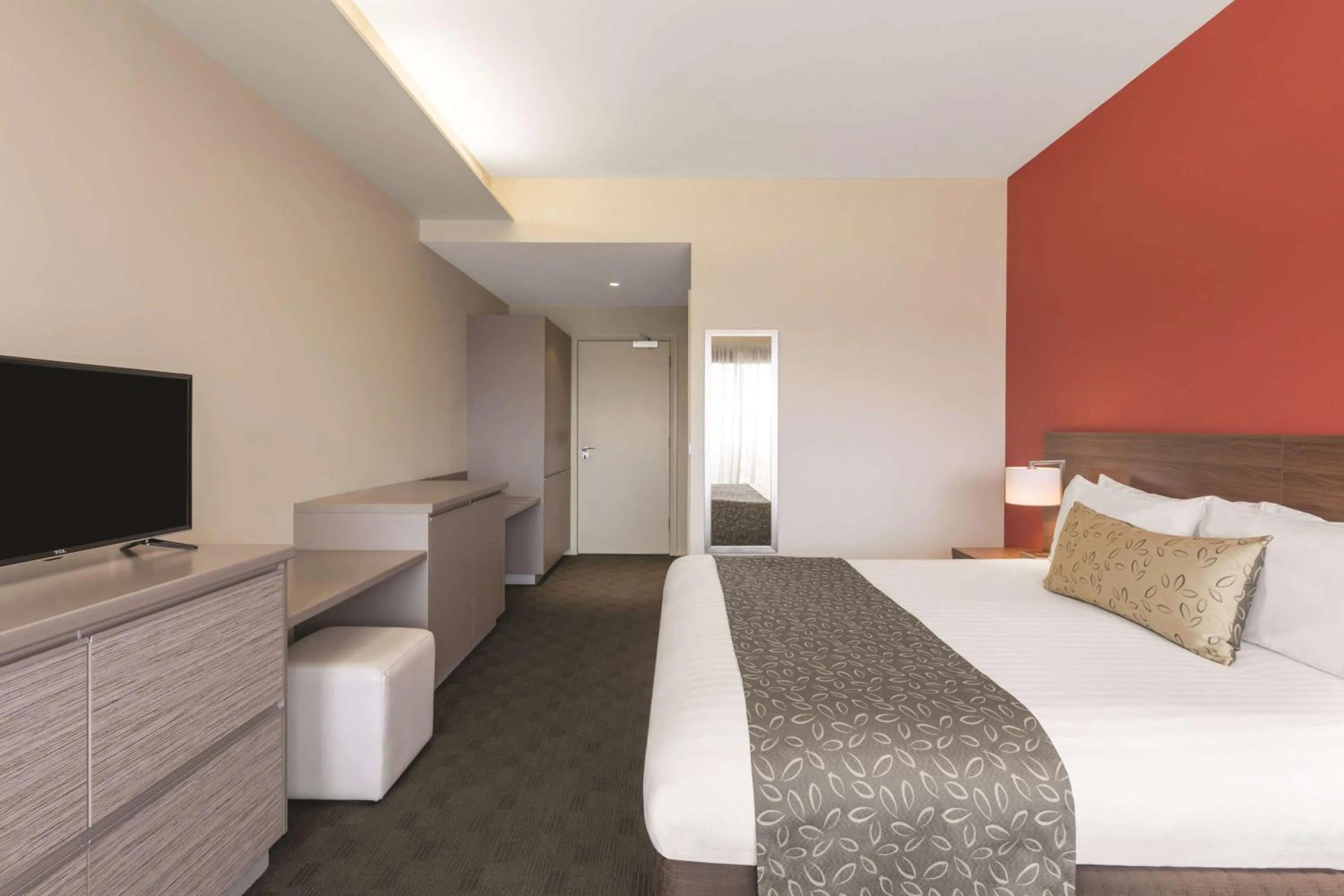 Bedroom, Bed in Travelodge Hotel Hobart Airport