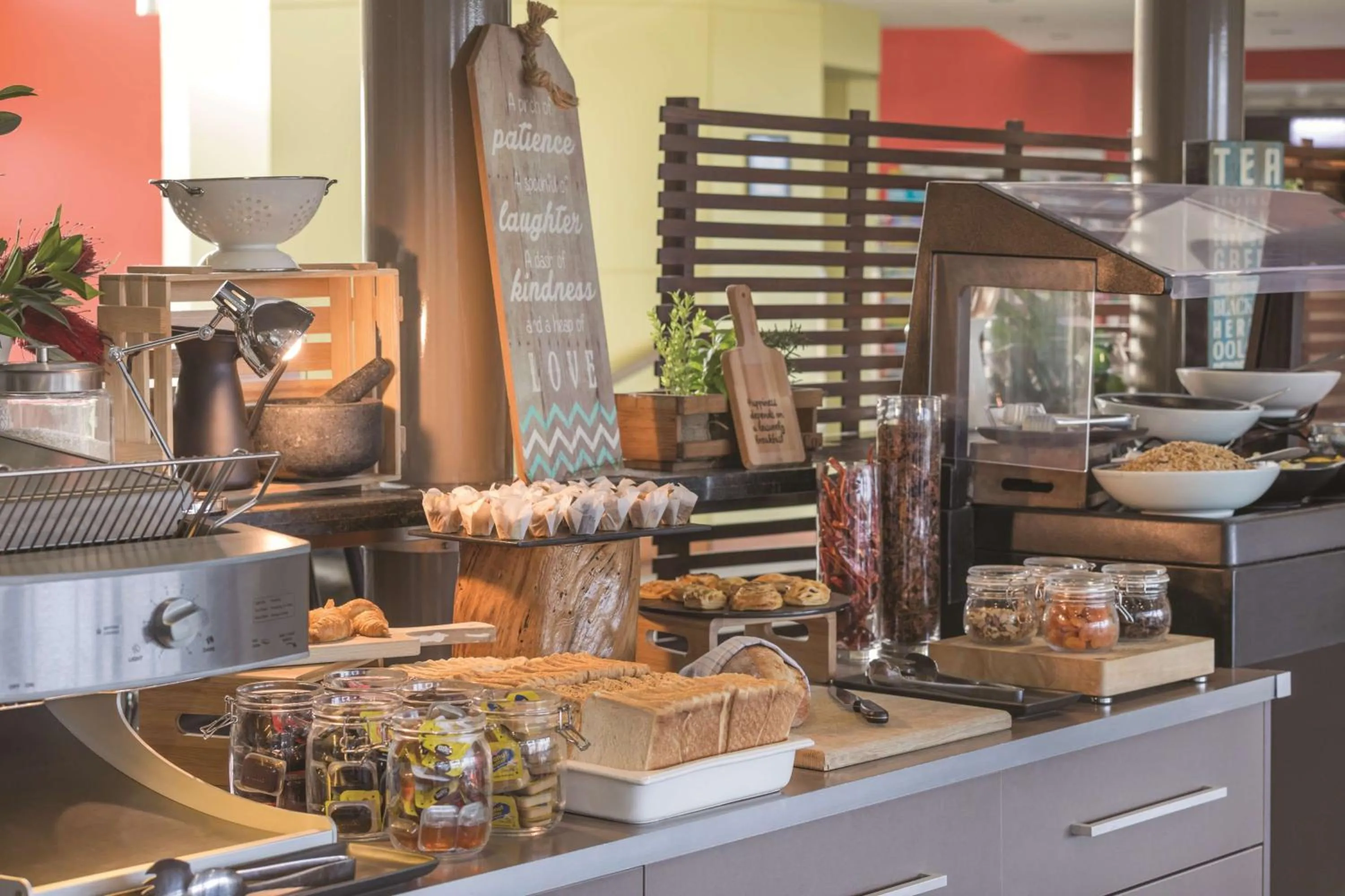 Restaurant/places to eat in Travelodge Hotel Hobart Airport