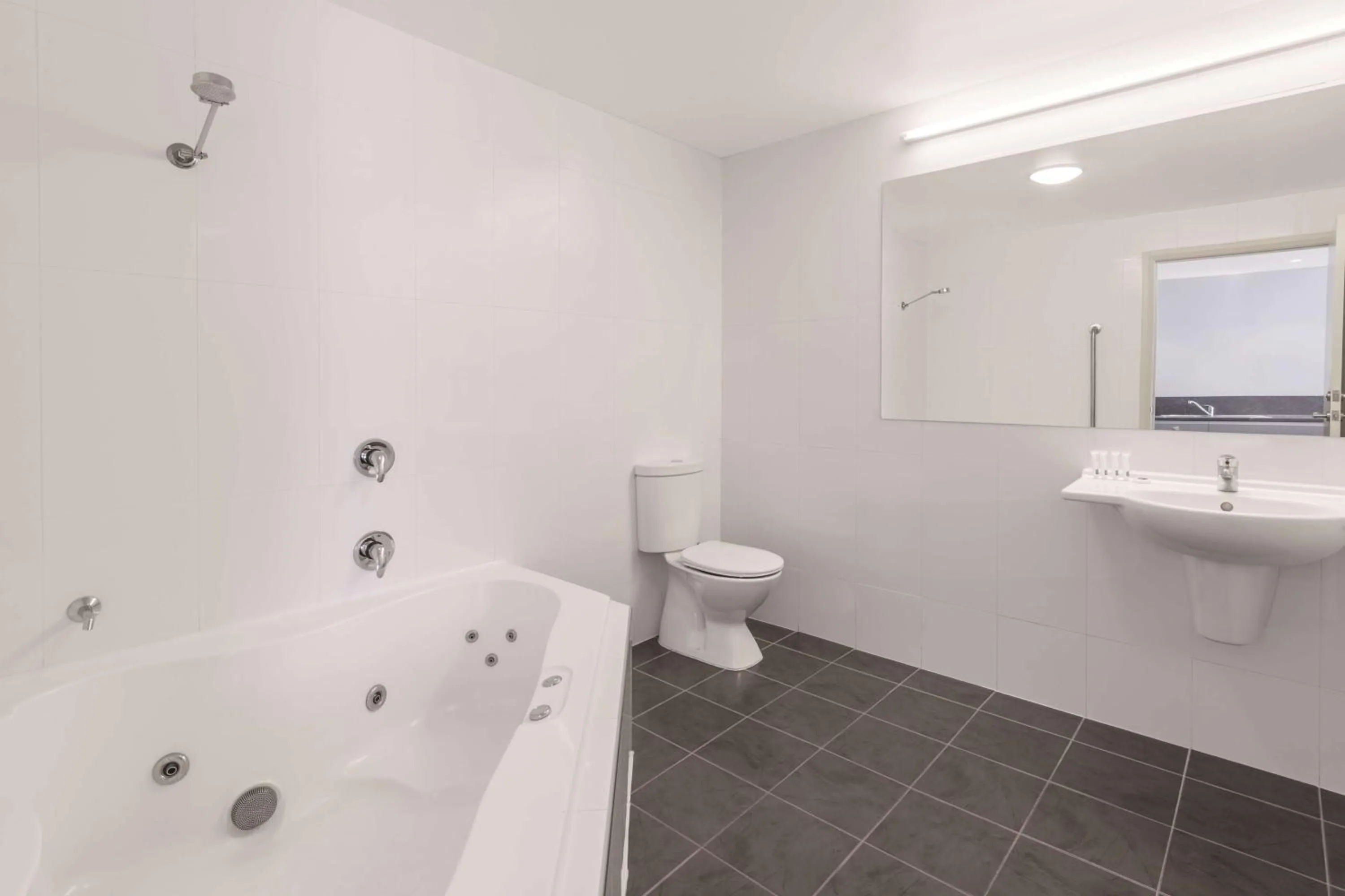 Toilet in Travelodge Hotel Hobart Airport