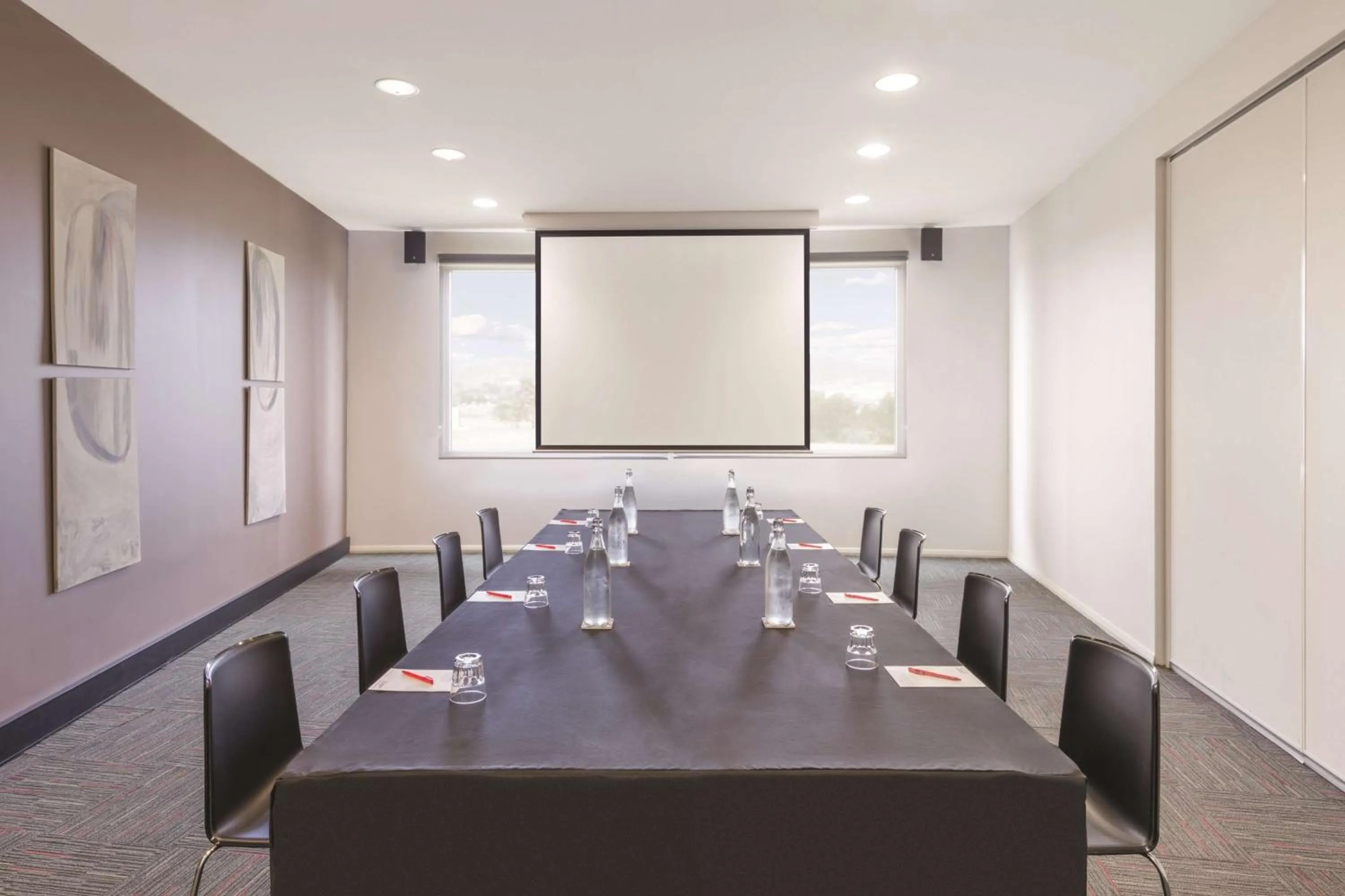 Meeting/conference room in Travelodge Hotel Hobart Airport
