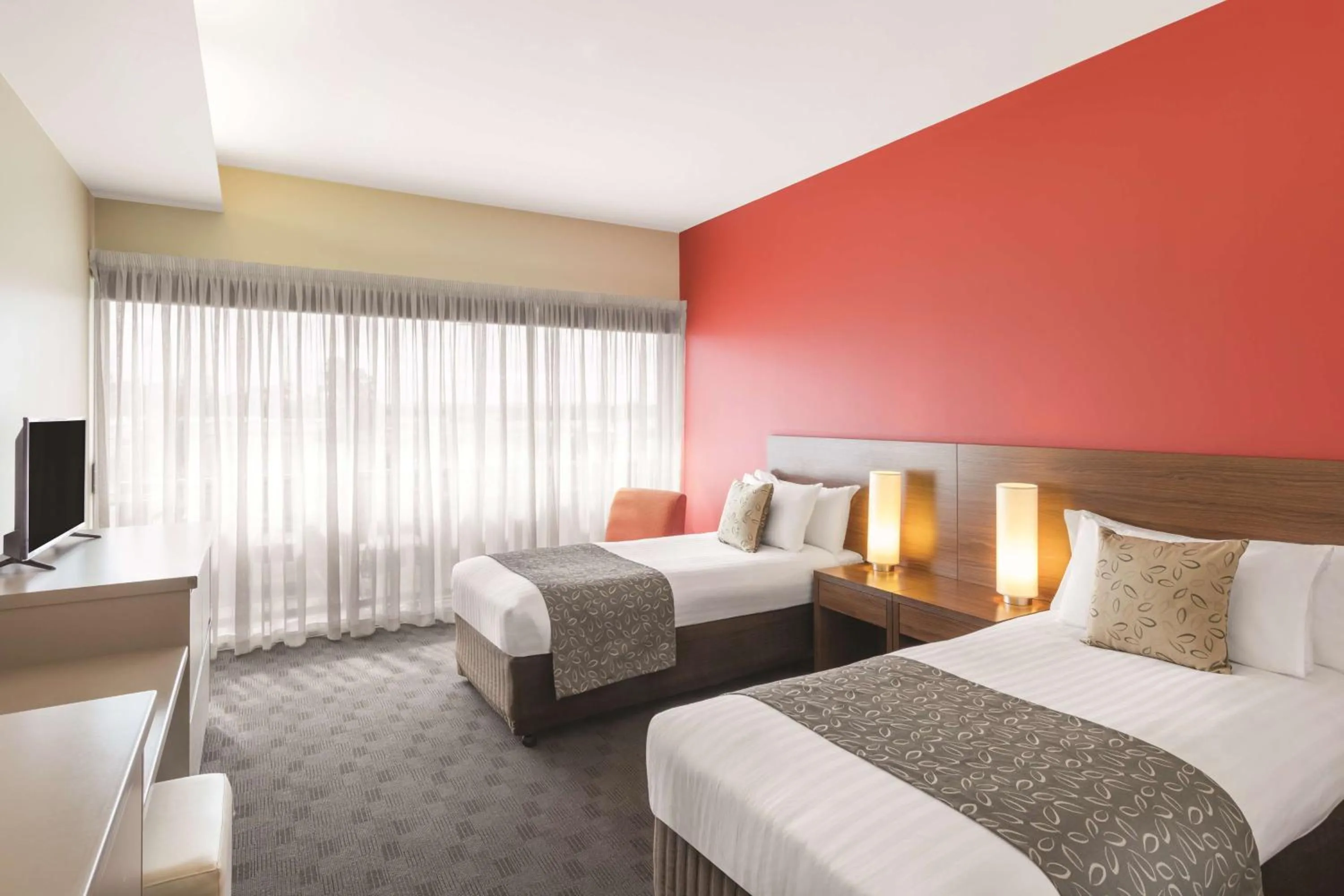 Bedroom, Bed in Travelodge Hotel Hobart Airport