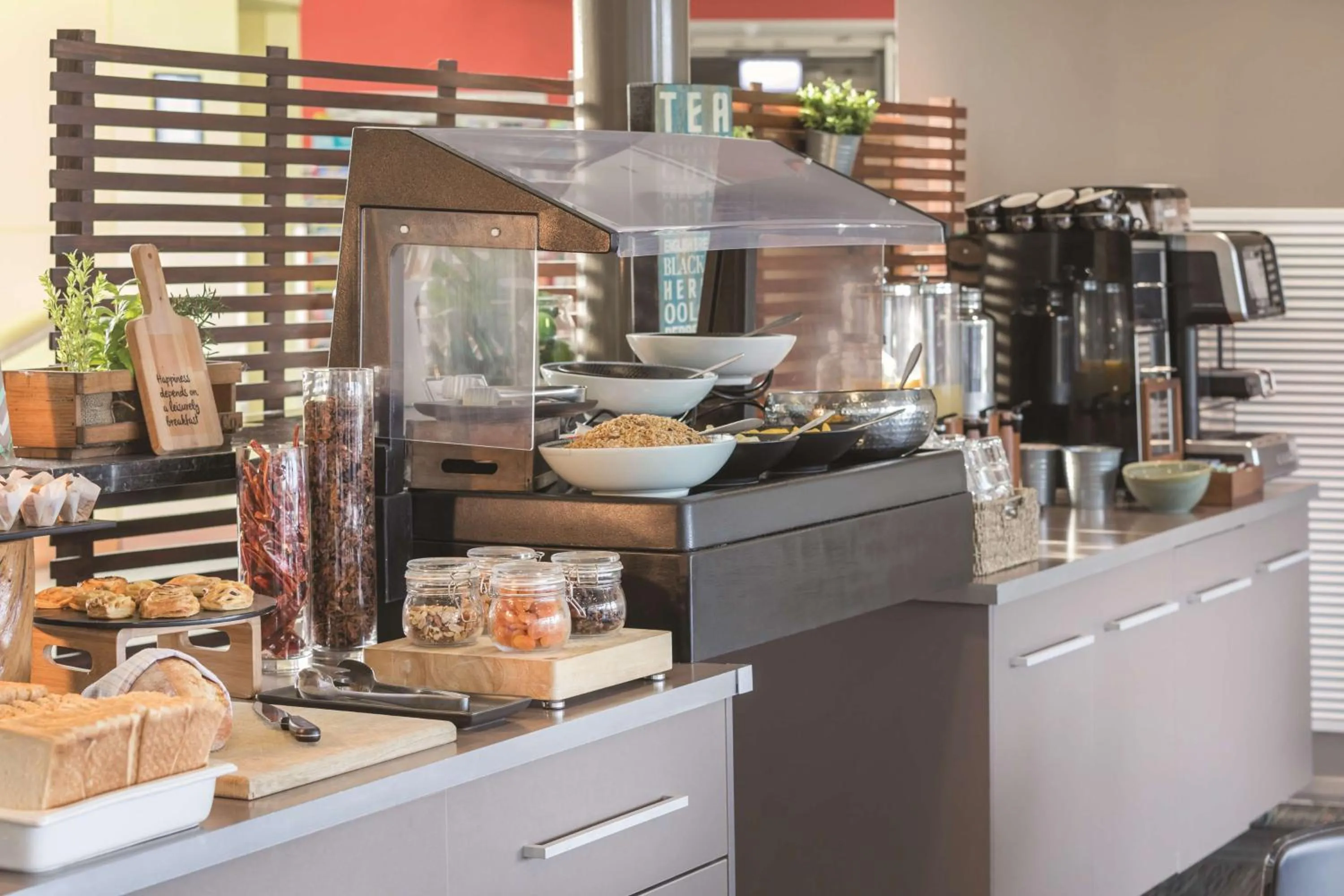 Restaurant/places to eat in Travelodge Hotel Hobart Airport