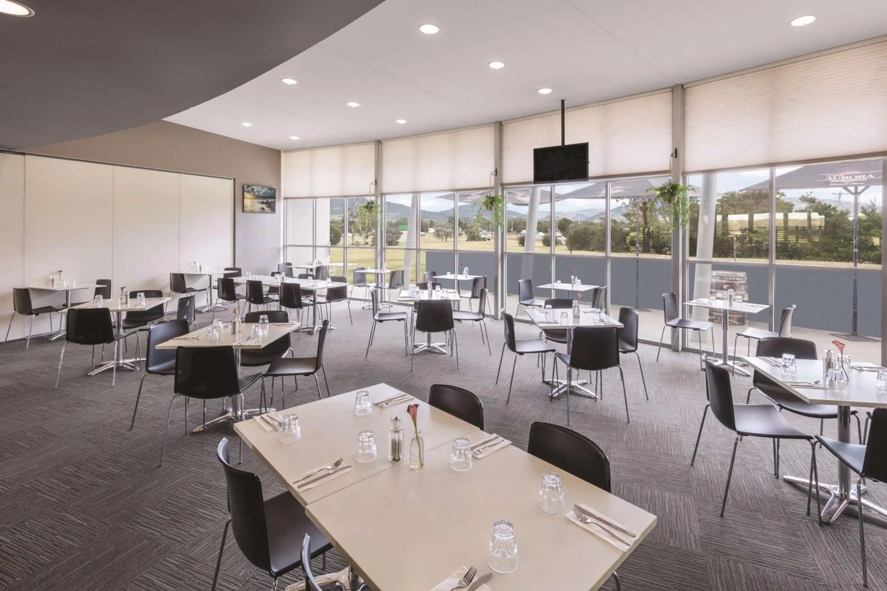 Restaurant/places to eat in Travelodge Hotel Hobart Airport