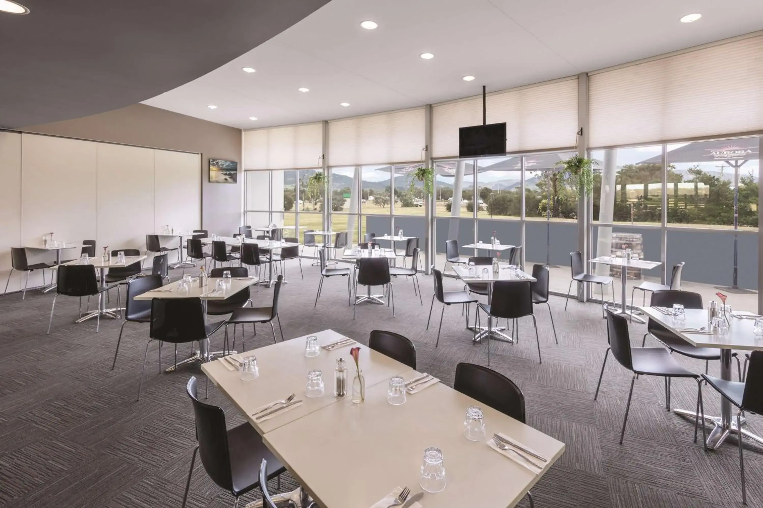 Restaurant/places to eat in Travelodge Hotel Hobart Airport Restaurant/places to eat in Travelodge Hotel Hobart Airport