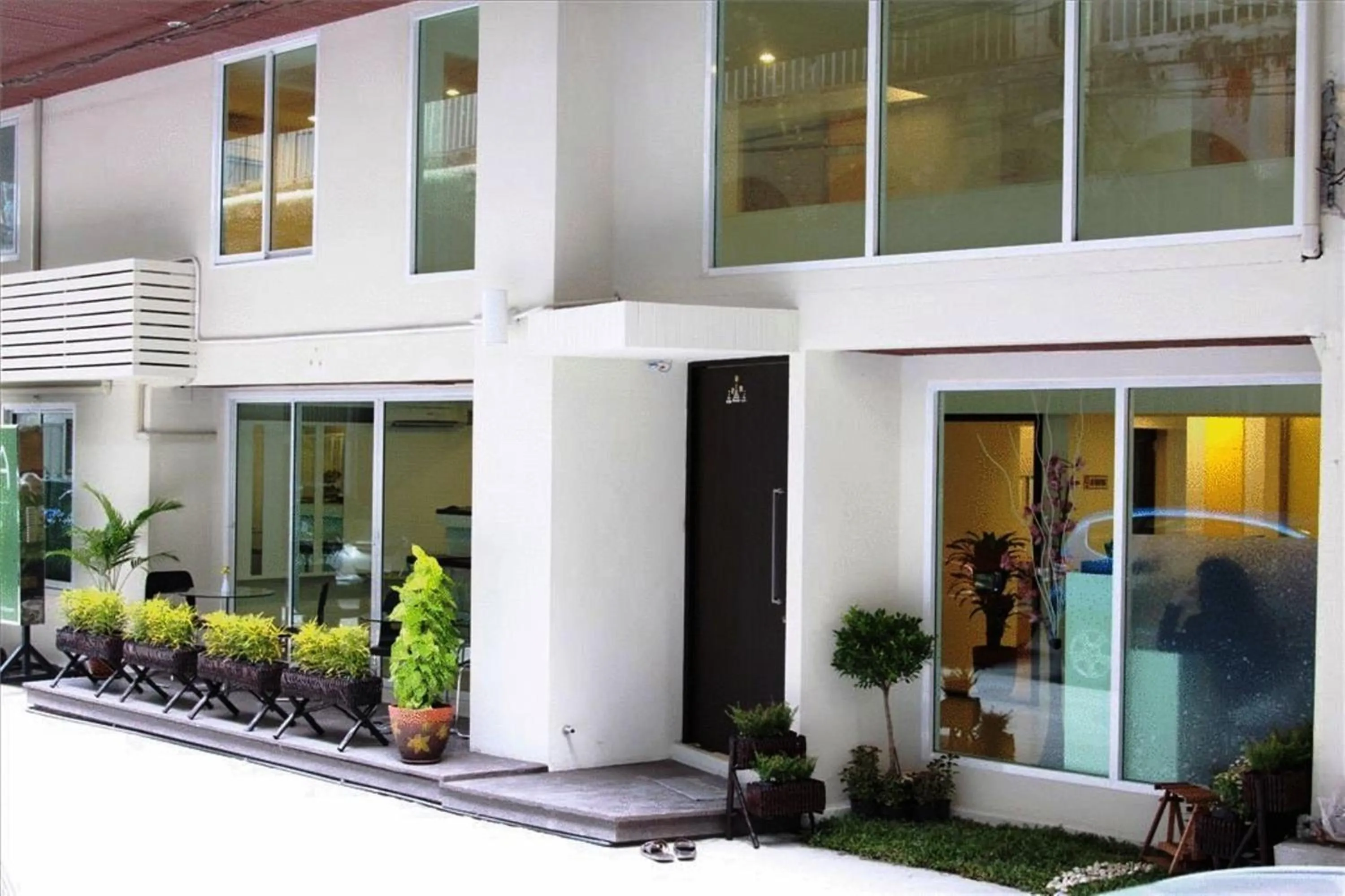 Facade/entrance in Nantra de Comfort