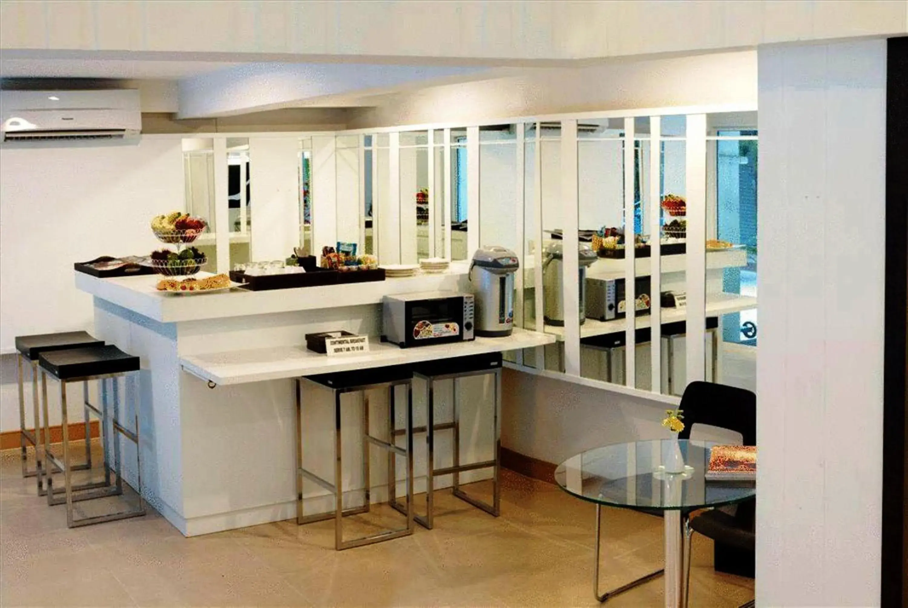Restaurant/places to eat in Nantra de Comfort Restaurant/places to eat in Nantra de Comfort