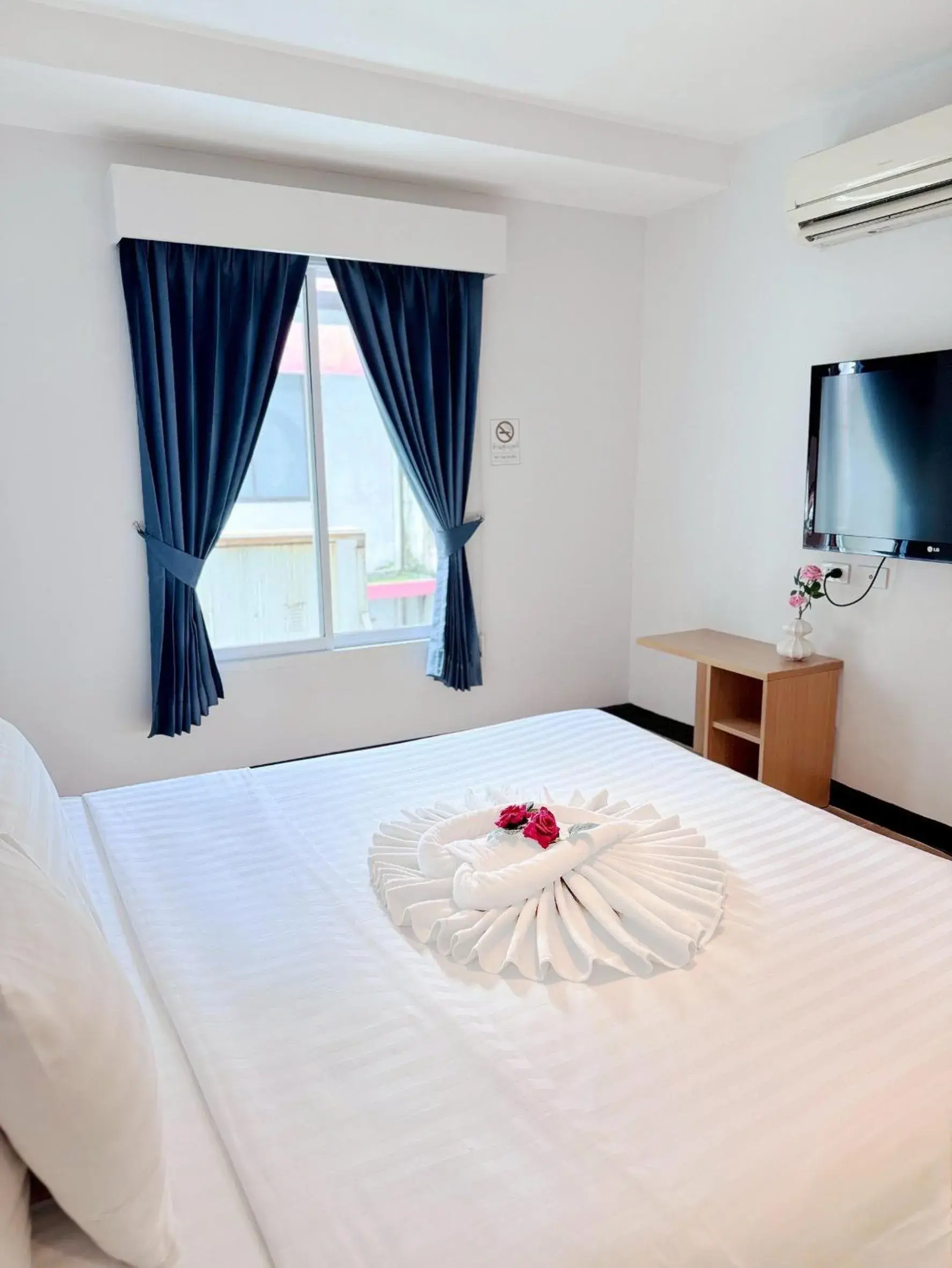 Bedroom, Bed in Nantra de Comfort Bedroom, Bed in Nantra de Comfort