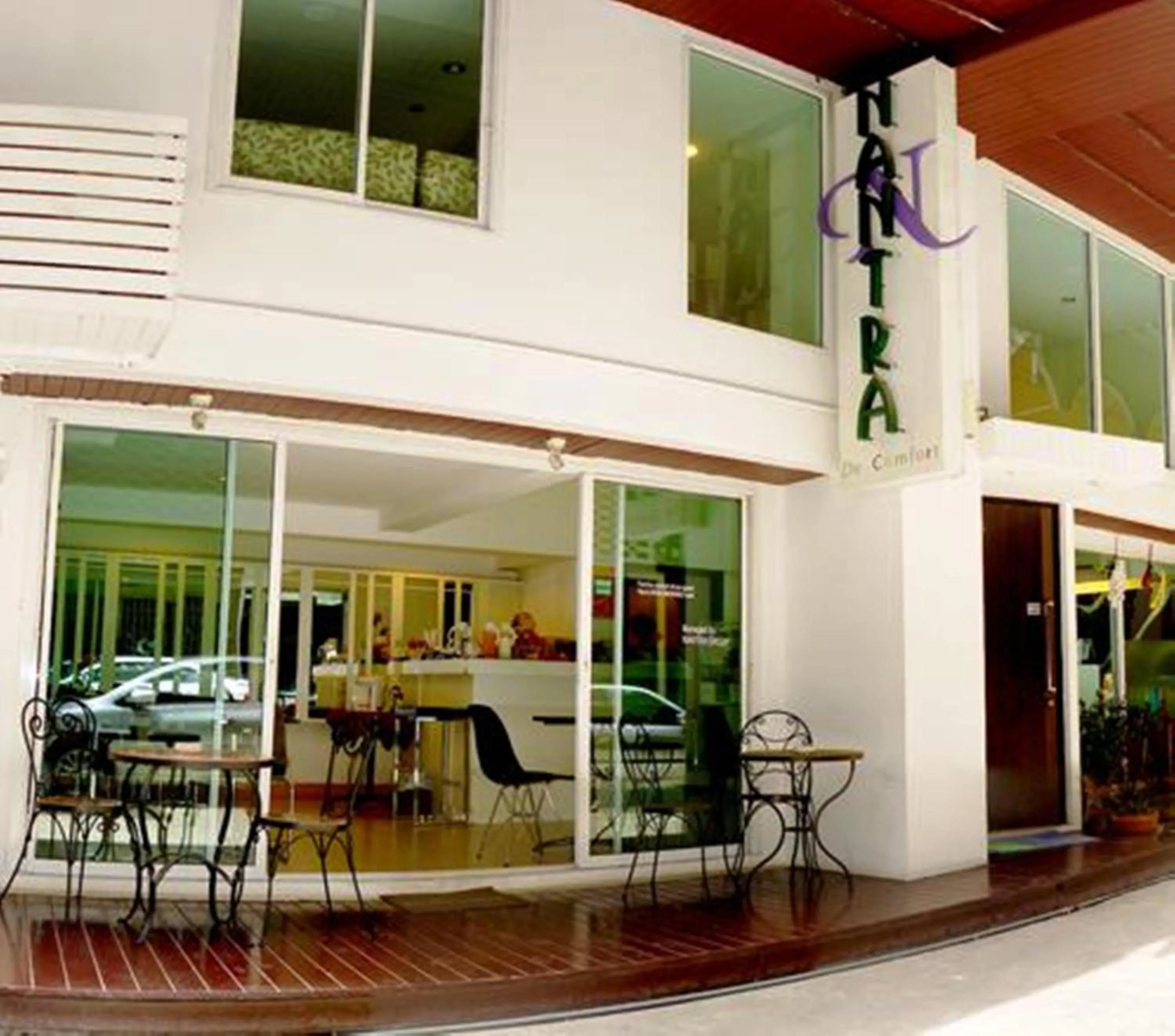 Facade/entrance in Nantra de Comfort