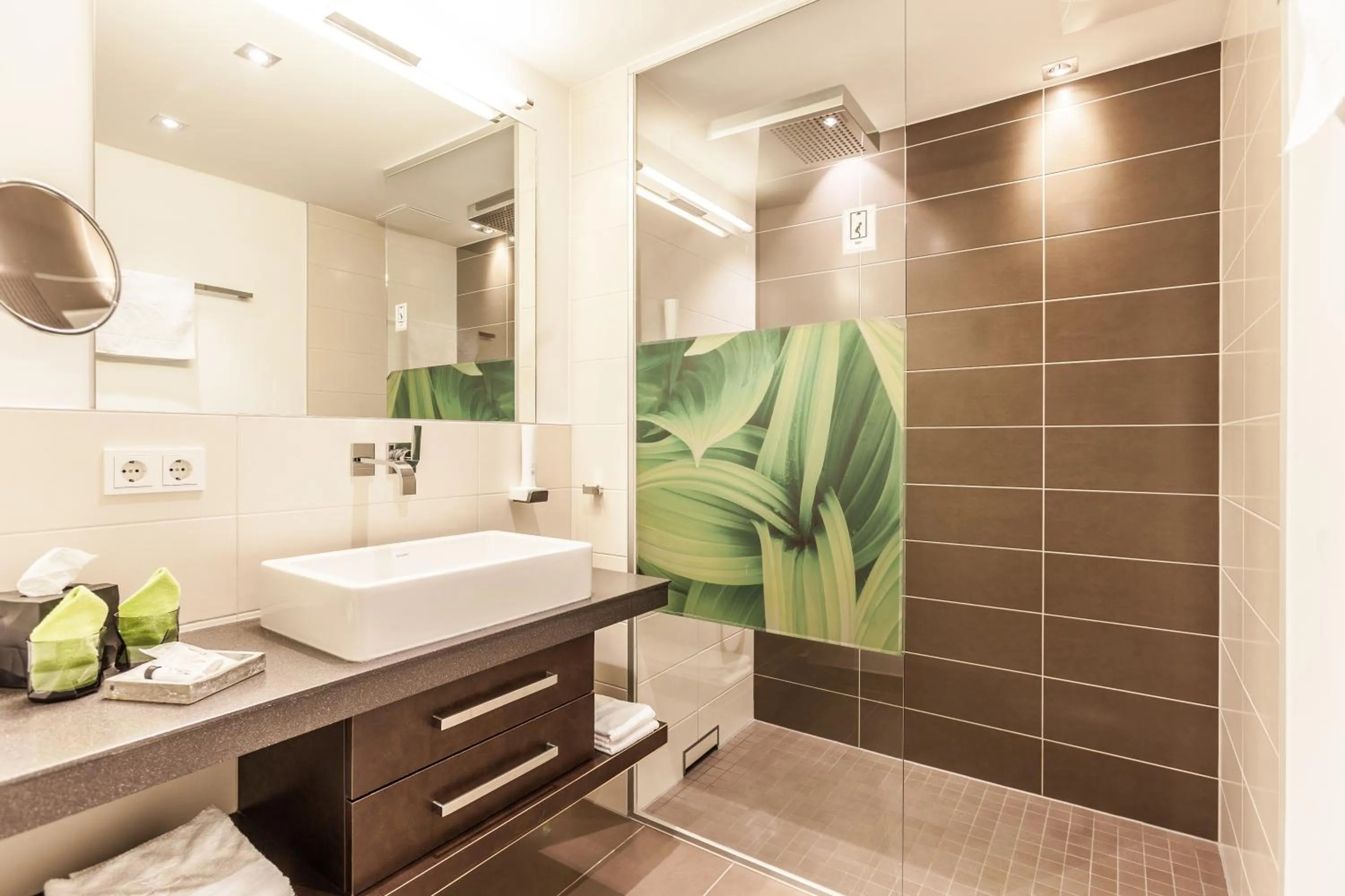 Shower in LEDERER Boutique Hotel