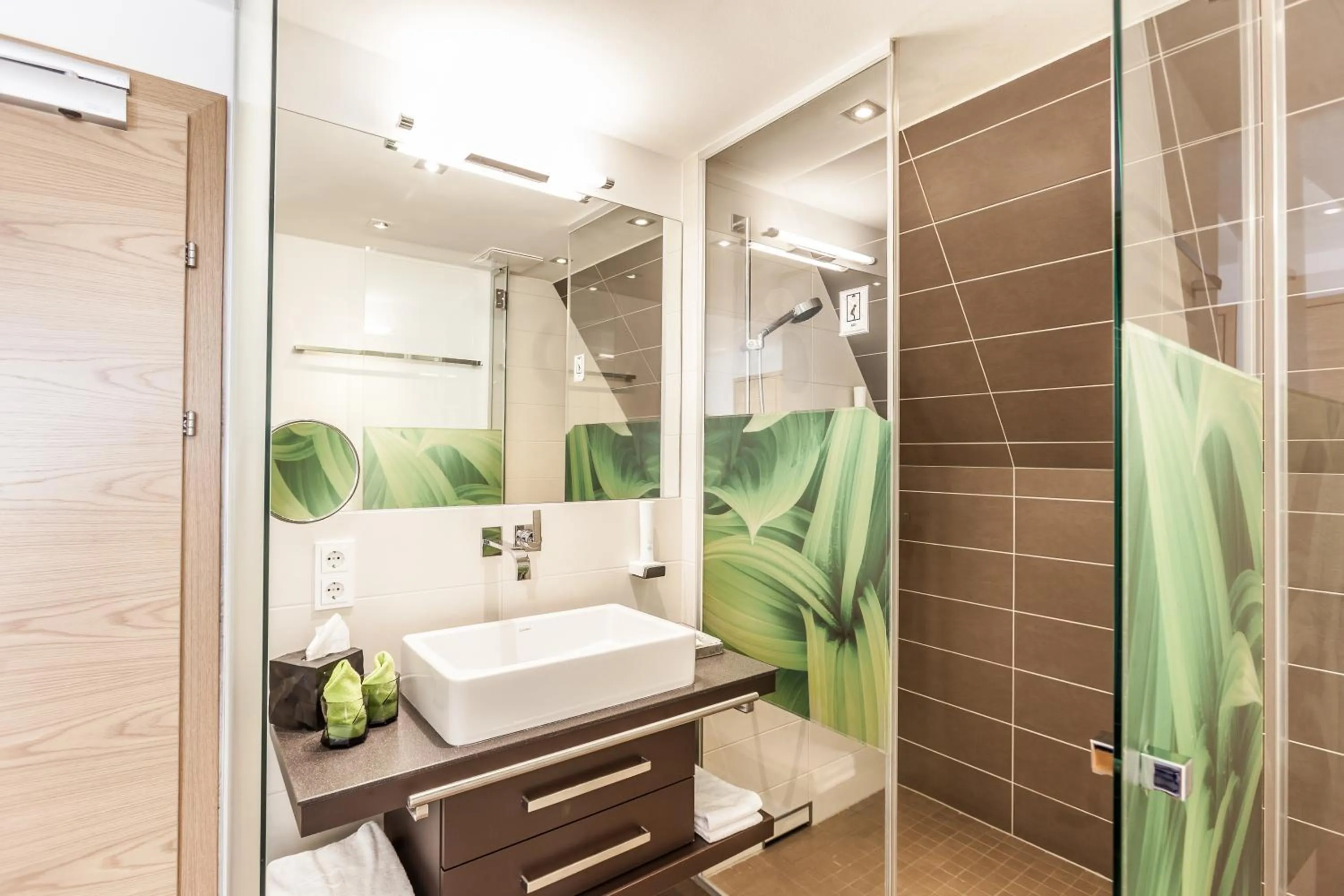 Shower in LEDERER Boutique Hotel