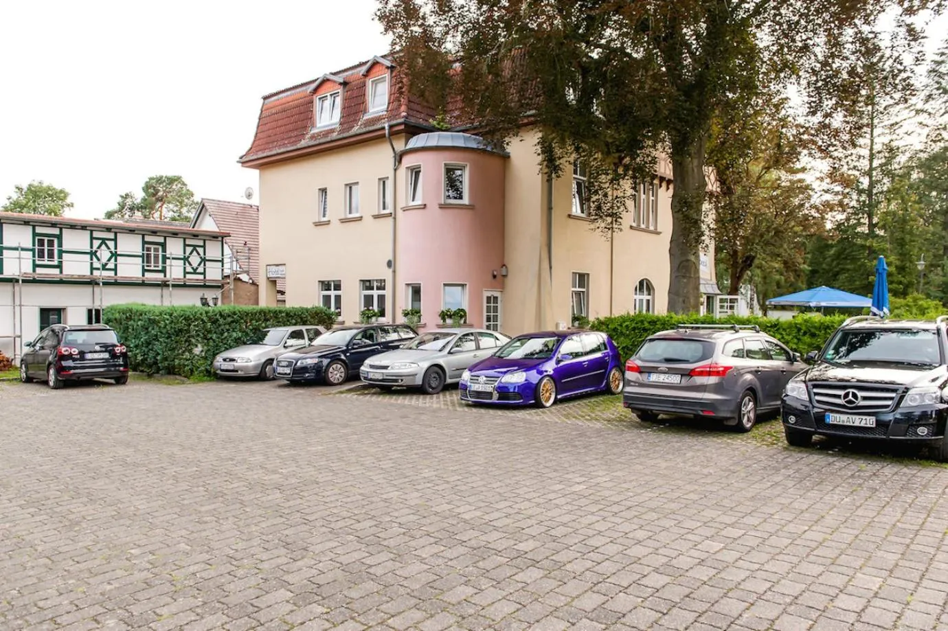 Property building in Hotel & Restaurant Raueneck