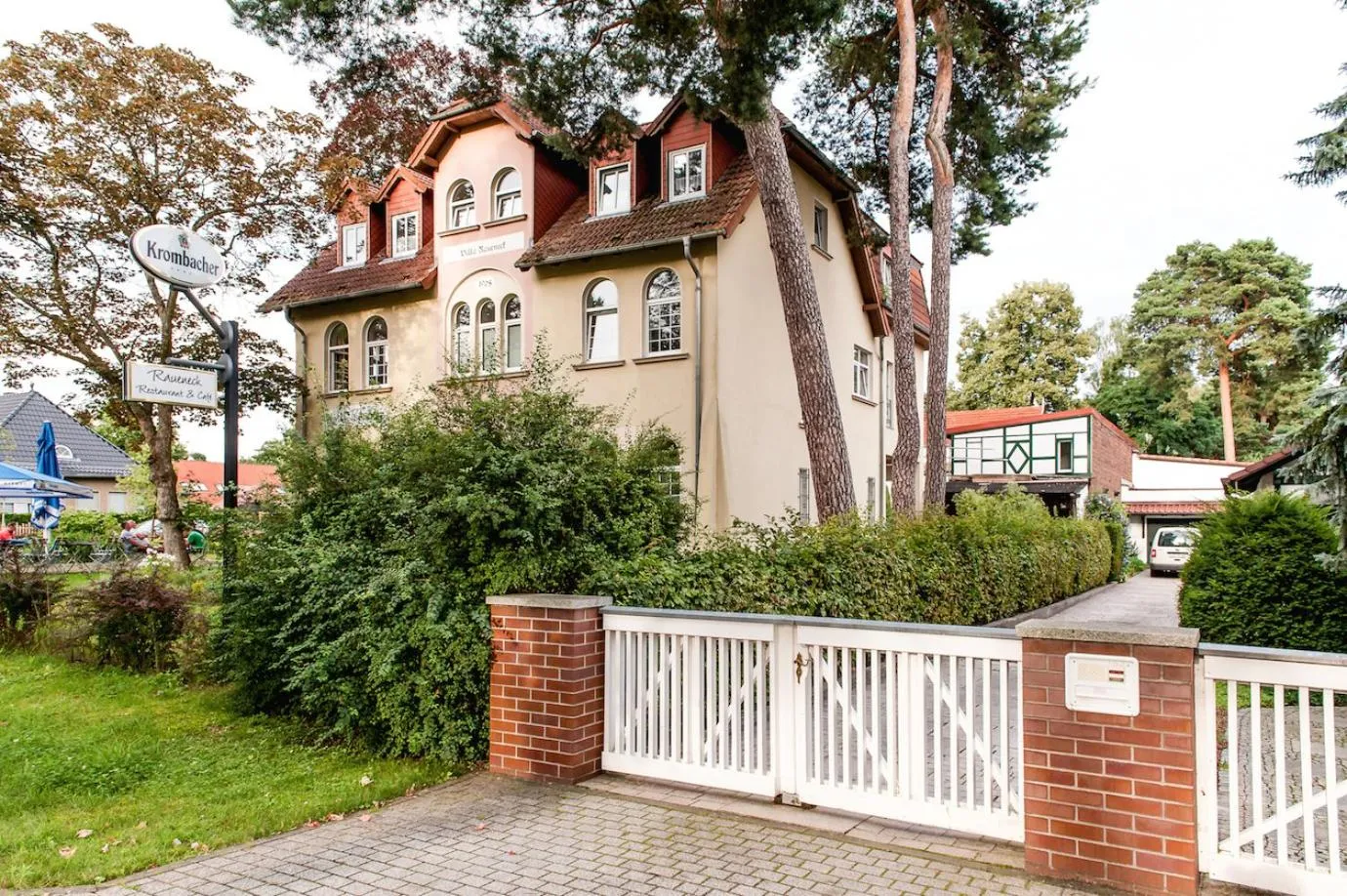 Property building in Hotel & Restaurant Raueneck