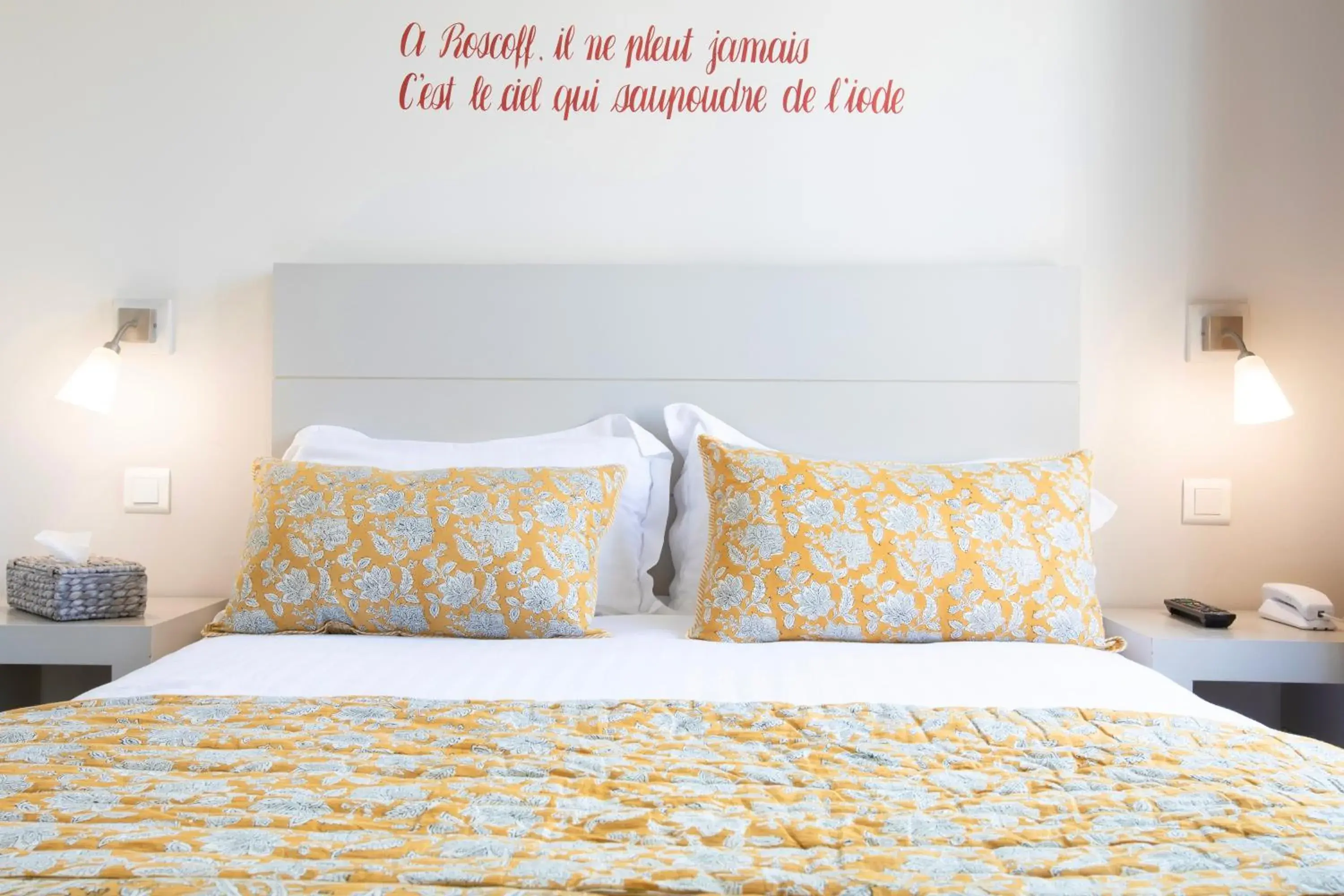 Double Room with Village View in Hotel du Centre - Chez Janie Double Room with Village View in Hotel du Centre - Chez Janie