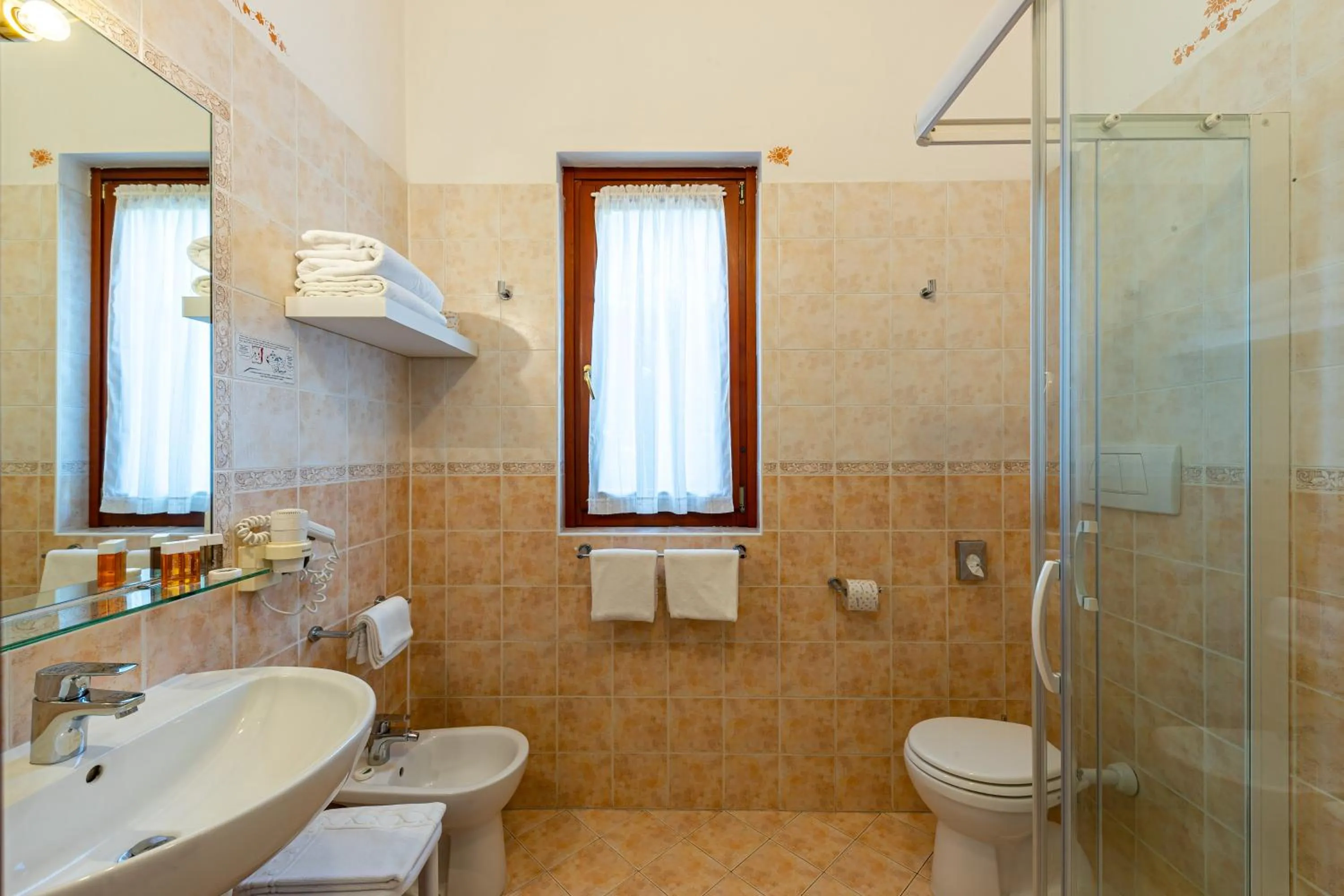 Shower in Hotel Romantic