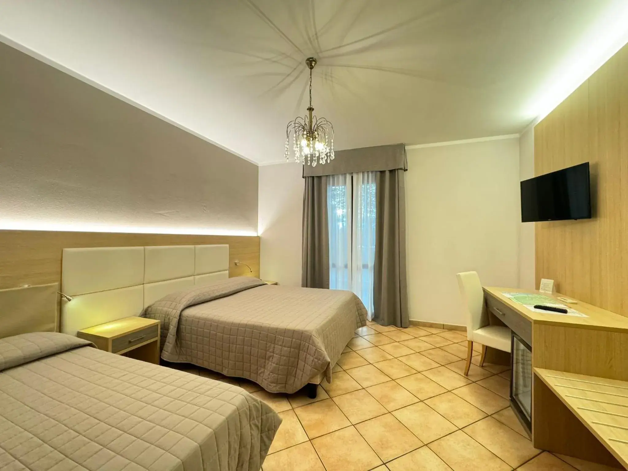 Basic Triple Room in Hotel Romantic Basic Triple Room in Hotel Romantic