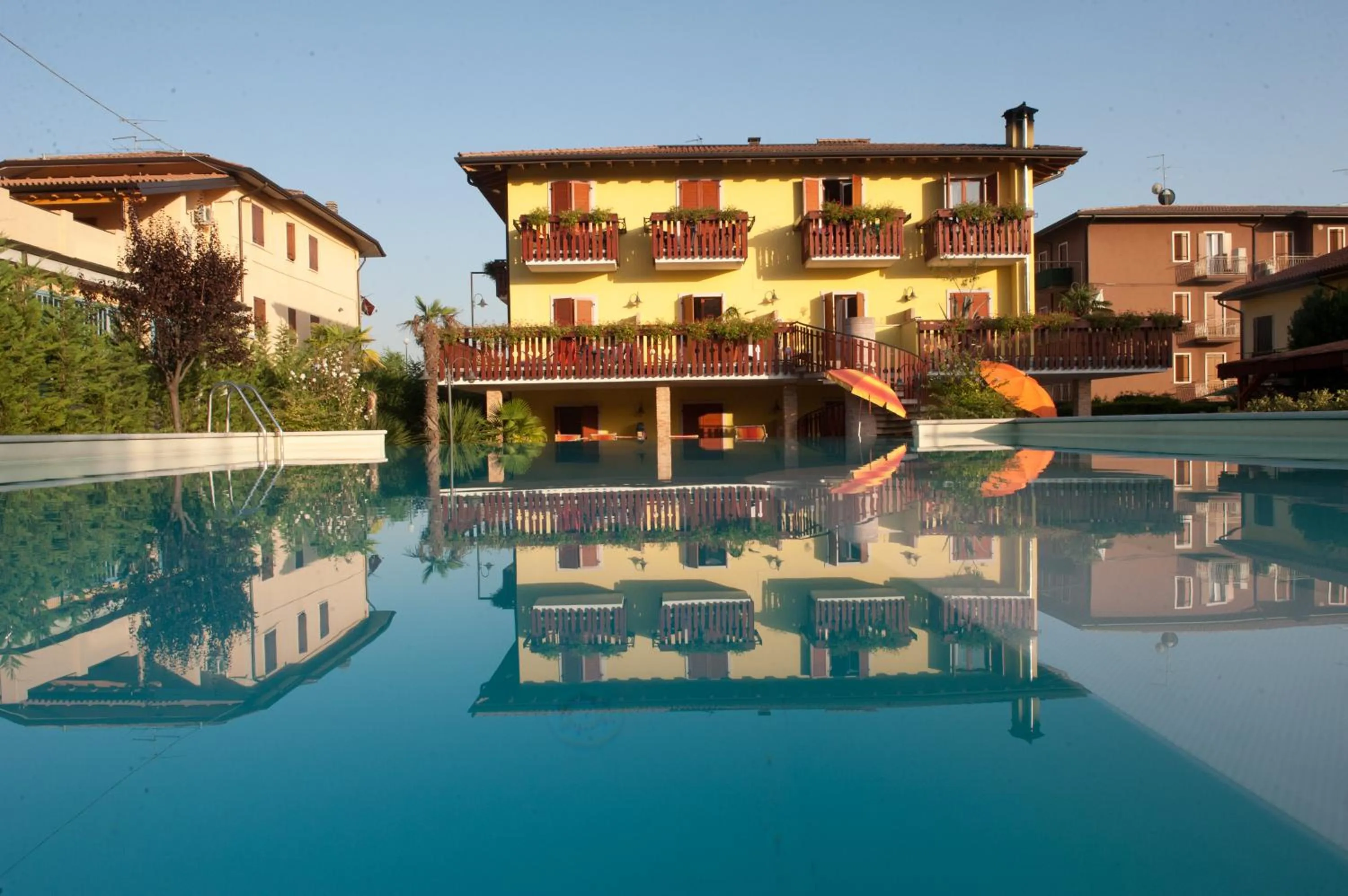 Facade/entrance in Hotel Romantic