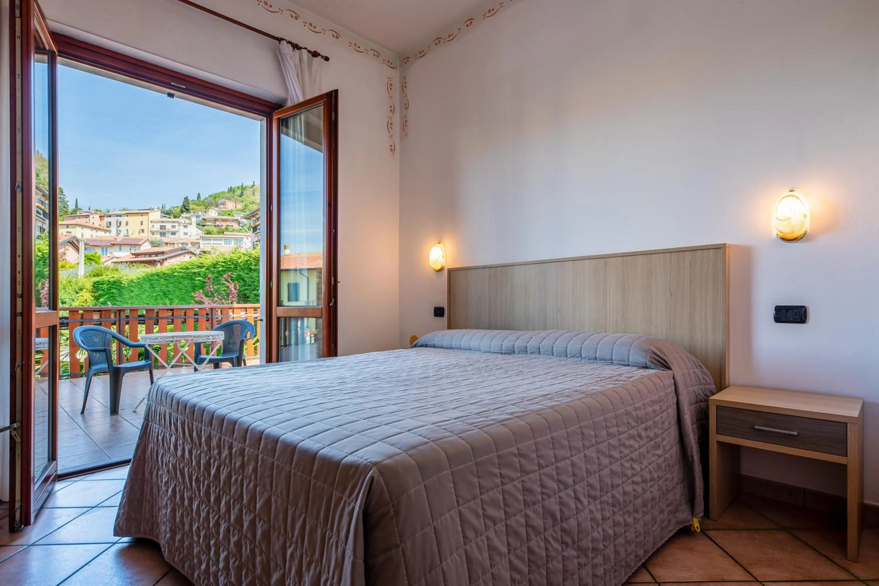 Bed in Hotel Romantic