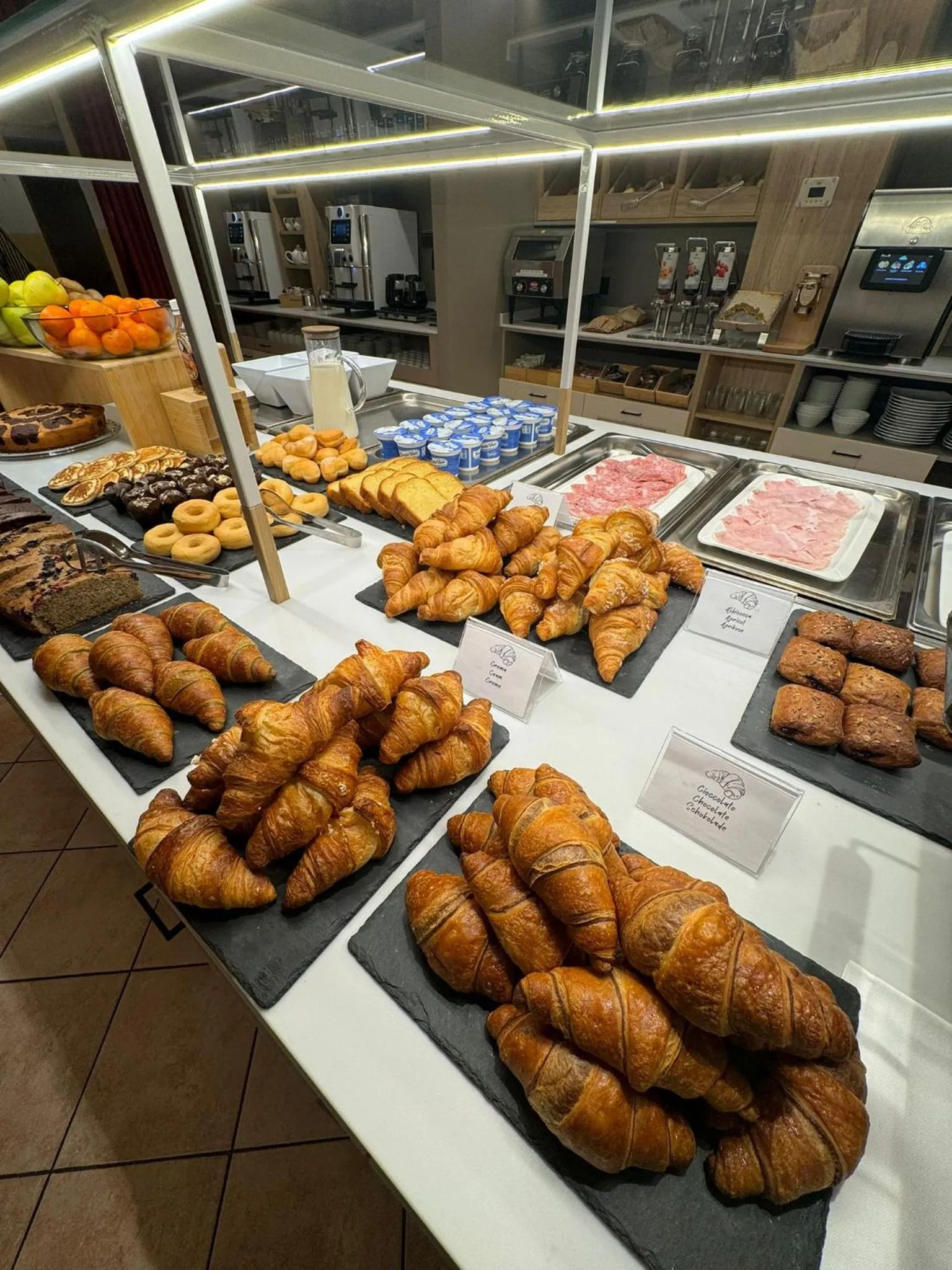 Breakfast in Hotel Romantic