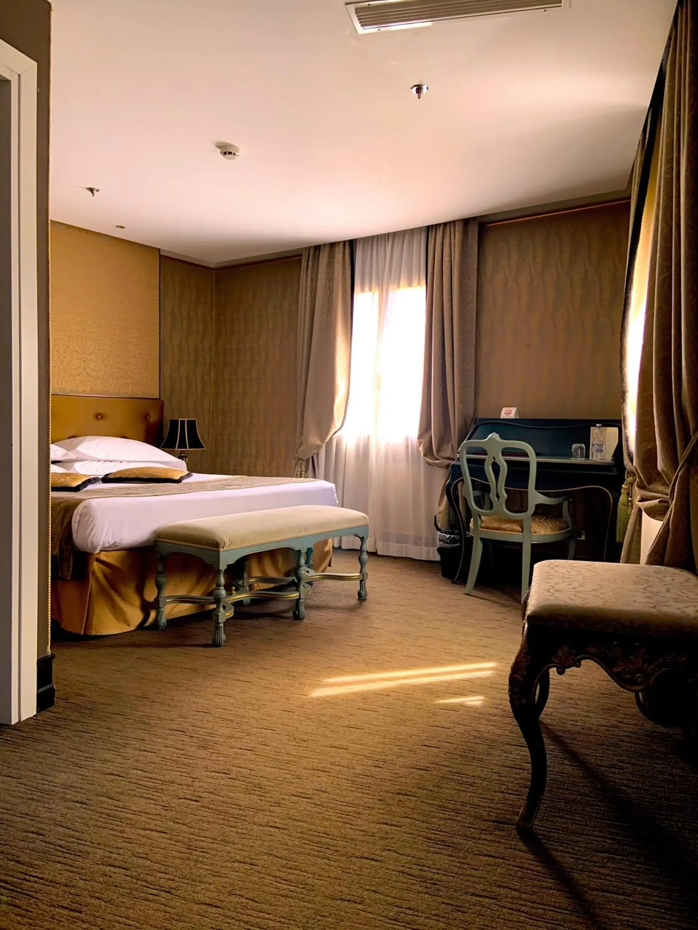 Bedroom, Bed in Aqua Palace Bedroom, Bed in Aqua Palace