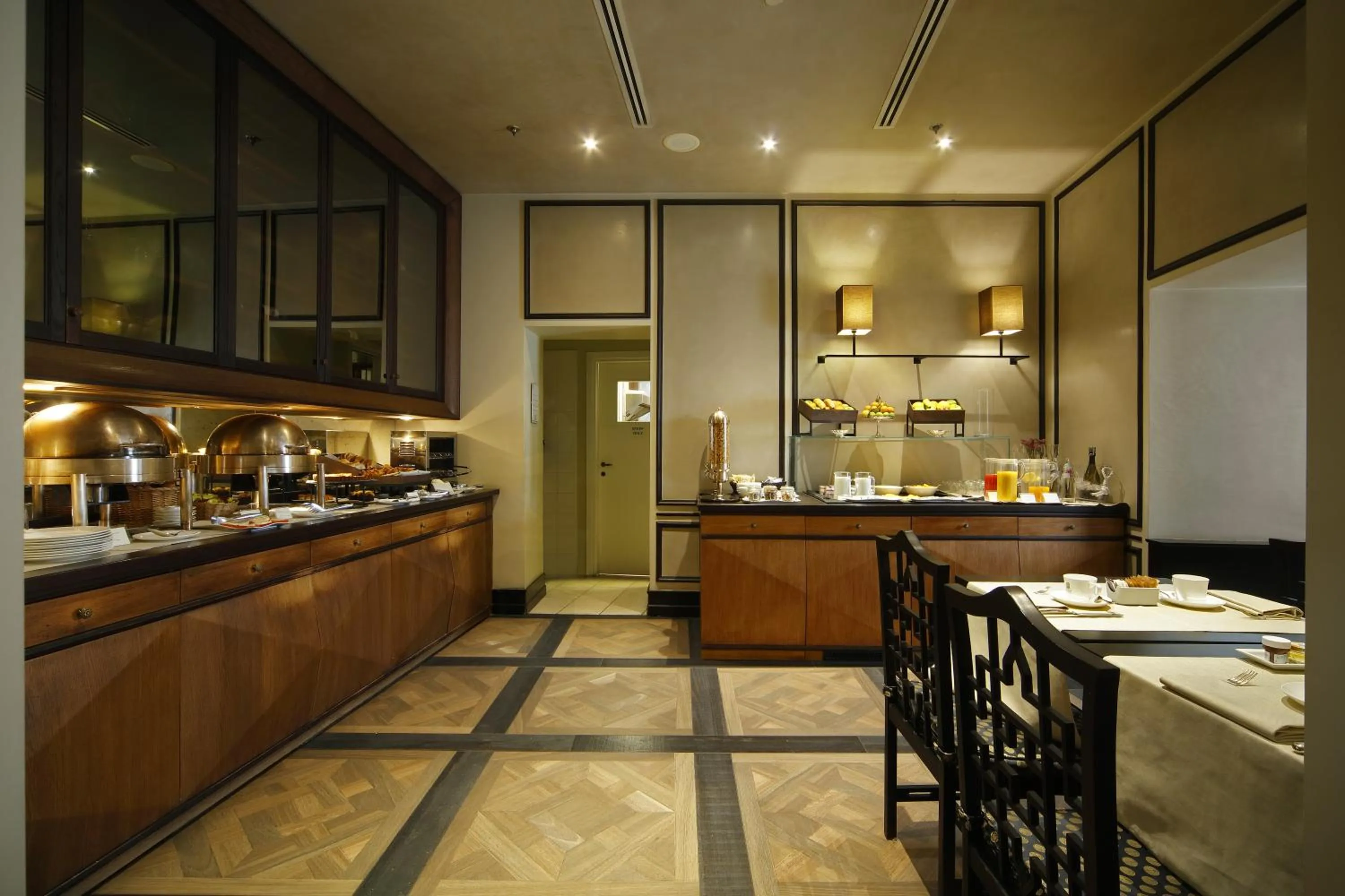 Breakfast in Aqua Palace