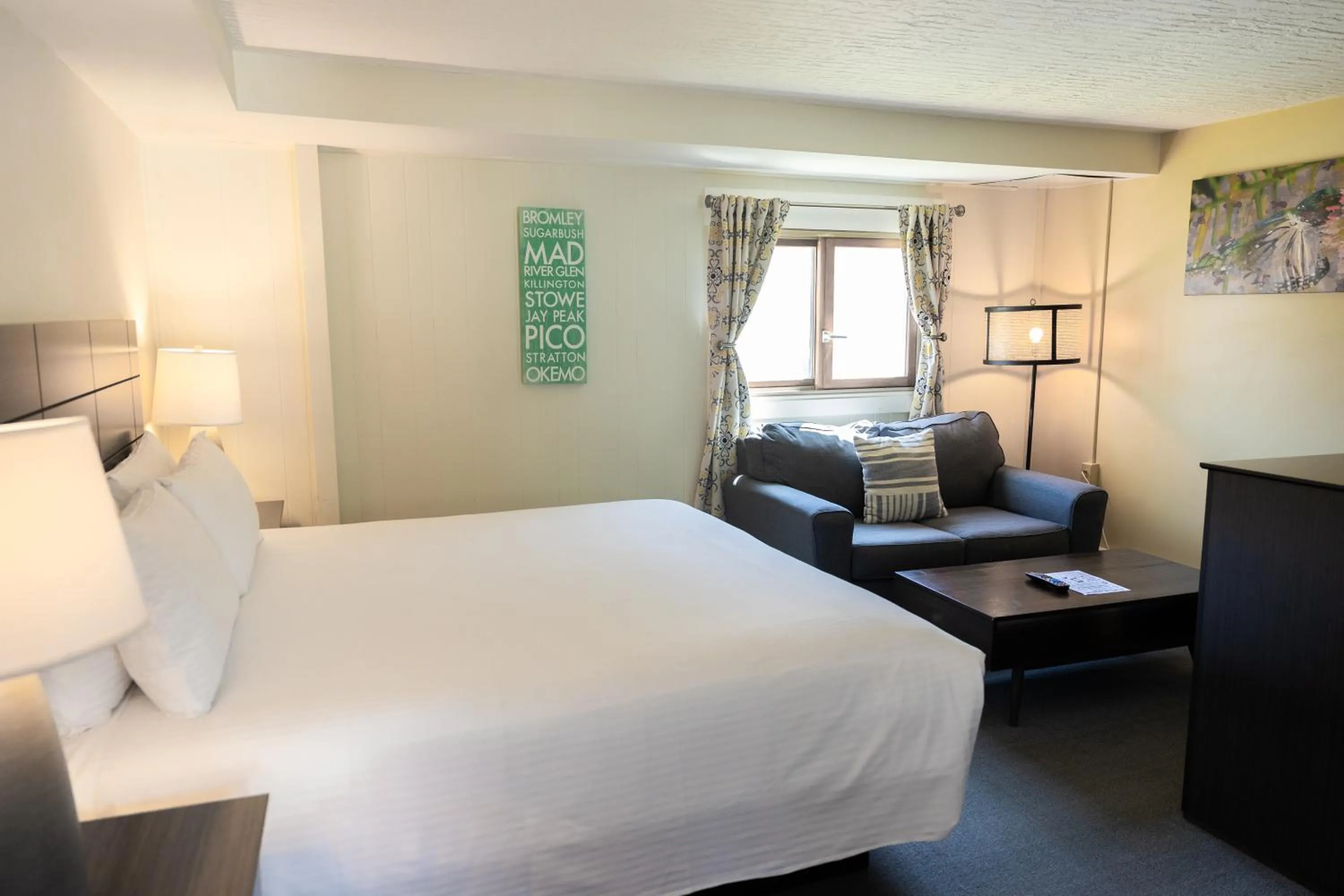 Bed in Clear River Inn and Tavern