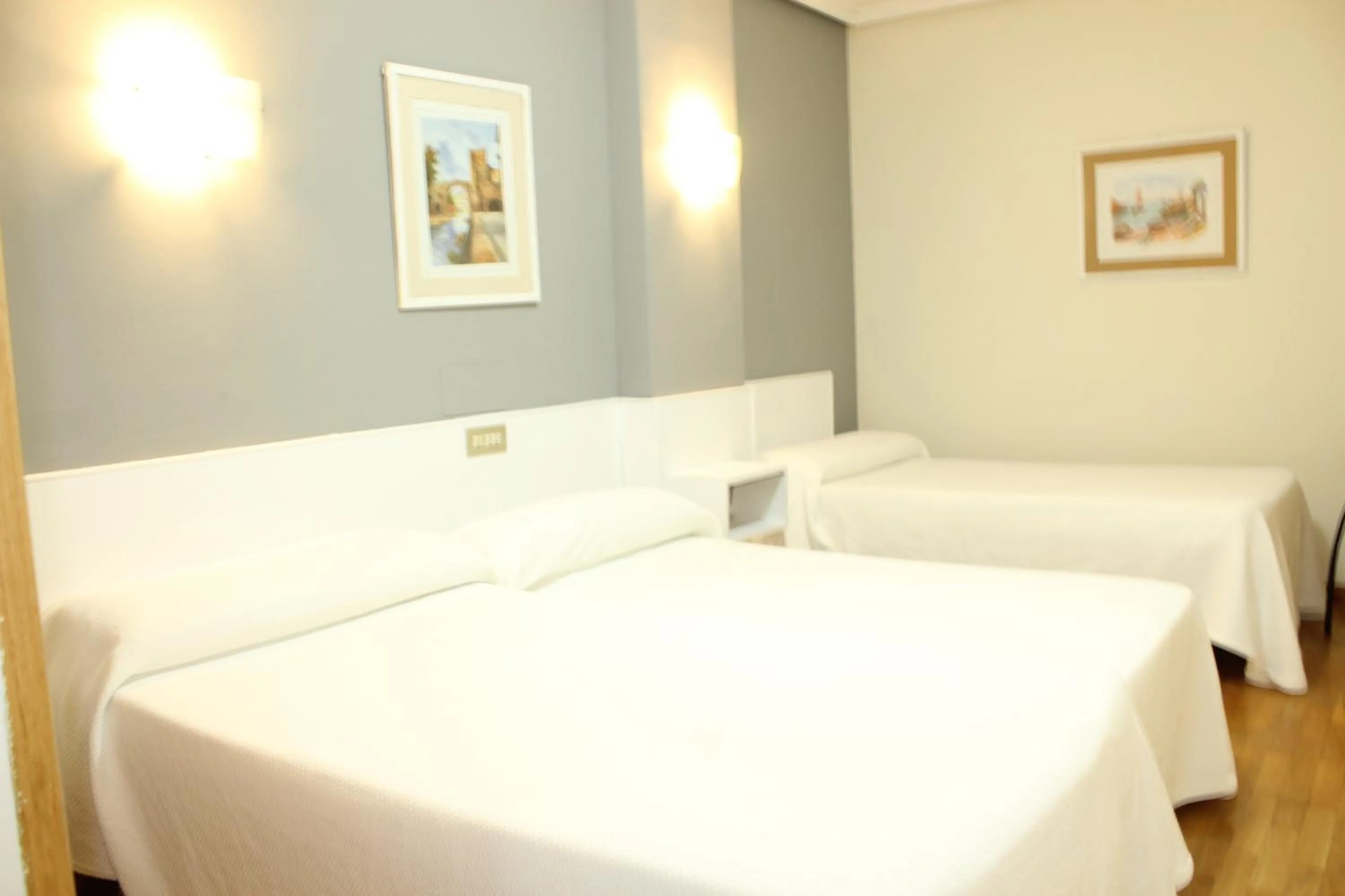 Photo of the whole room, Bed in Hotel Fuente La Plata - la Eria