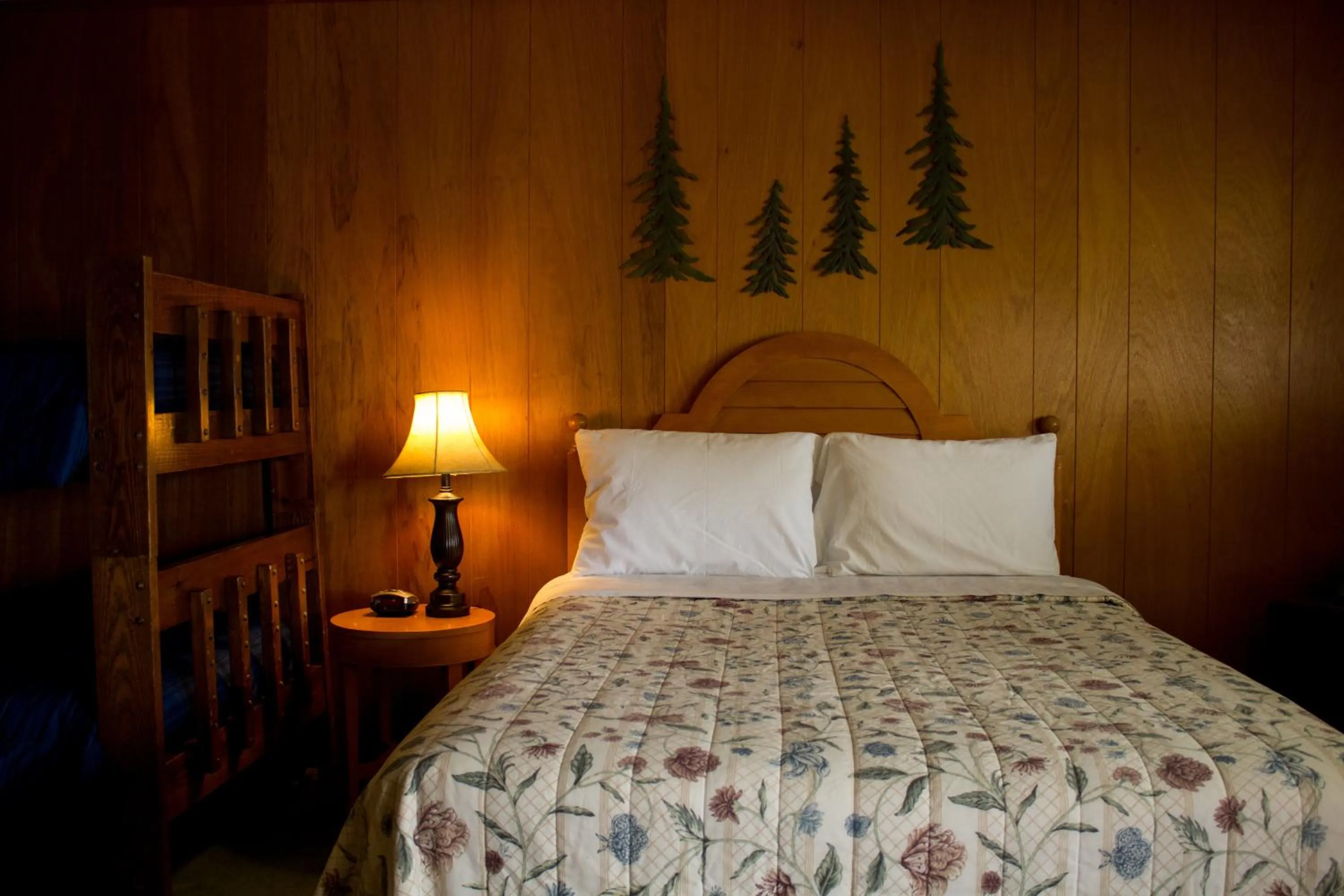 Bed in Jimmy OConnor's Windham Mtn Inn