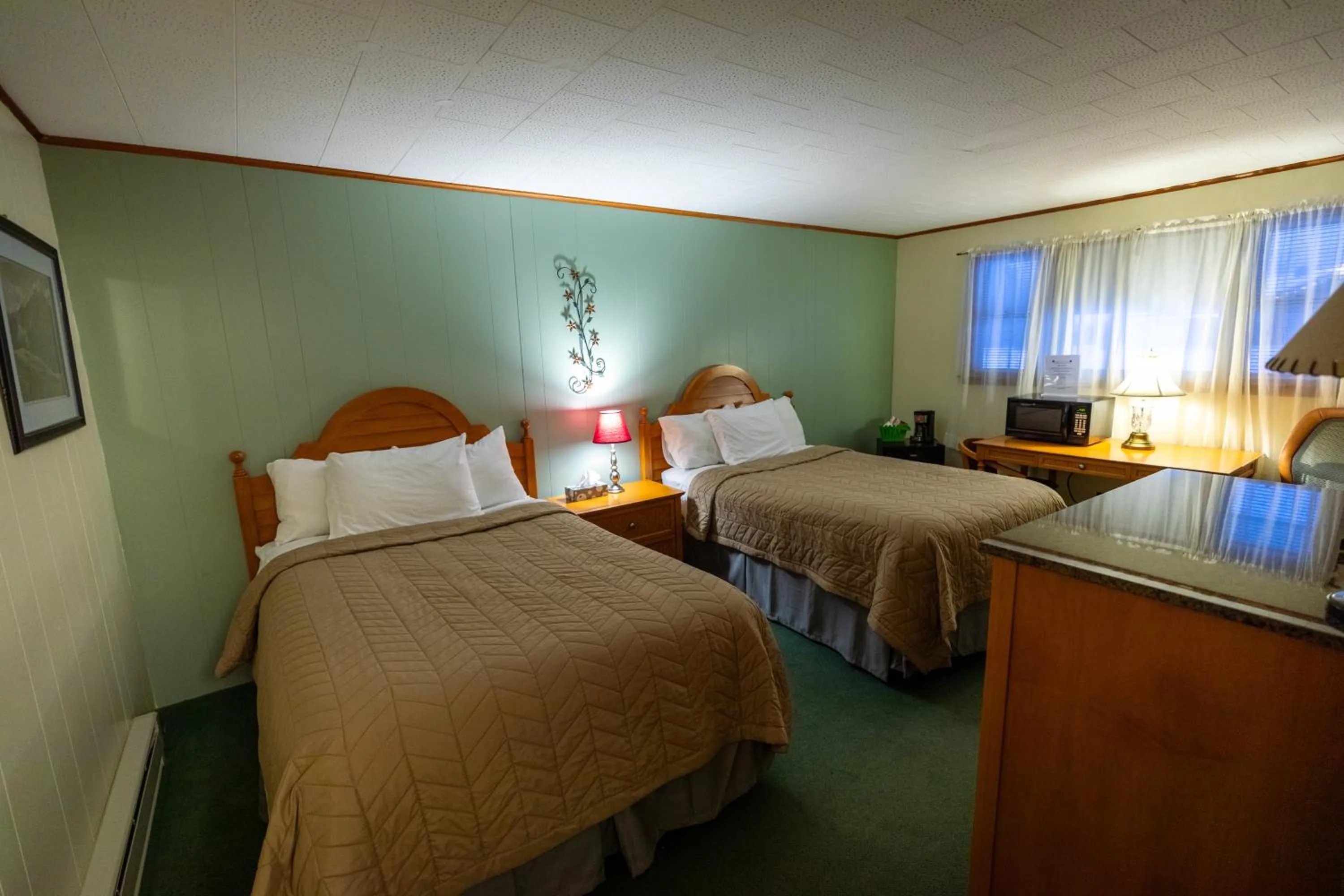 Bed in Jimmy OConnor's Windham Mtn Inn