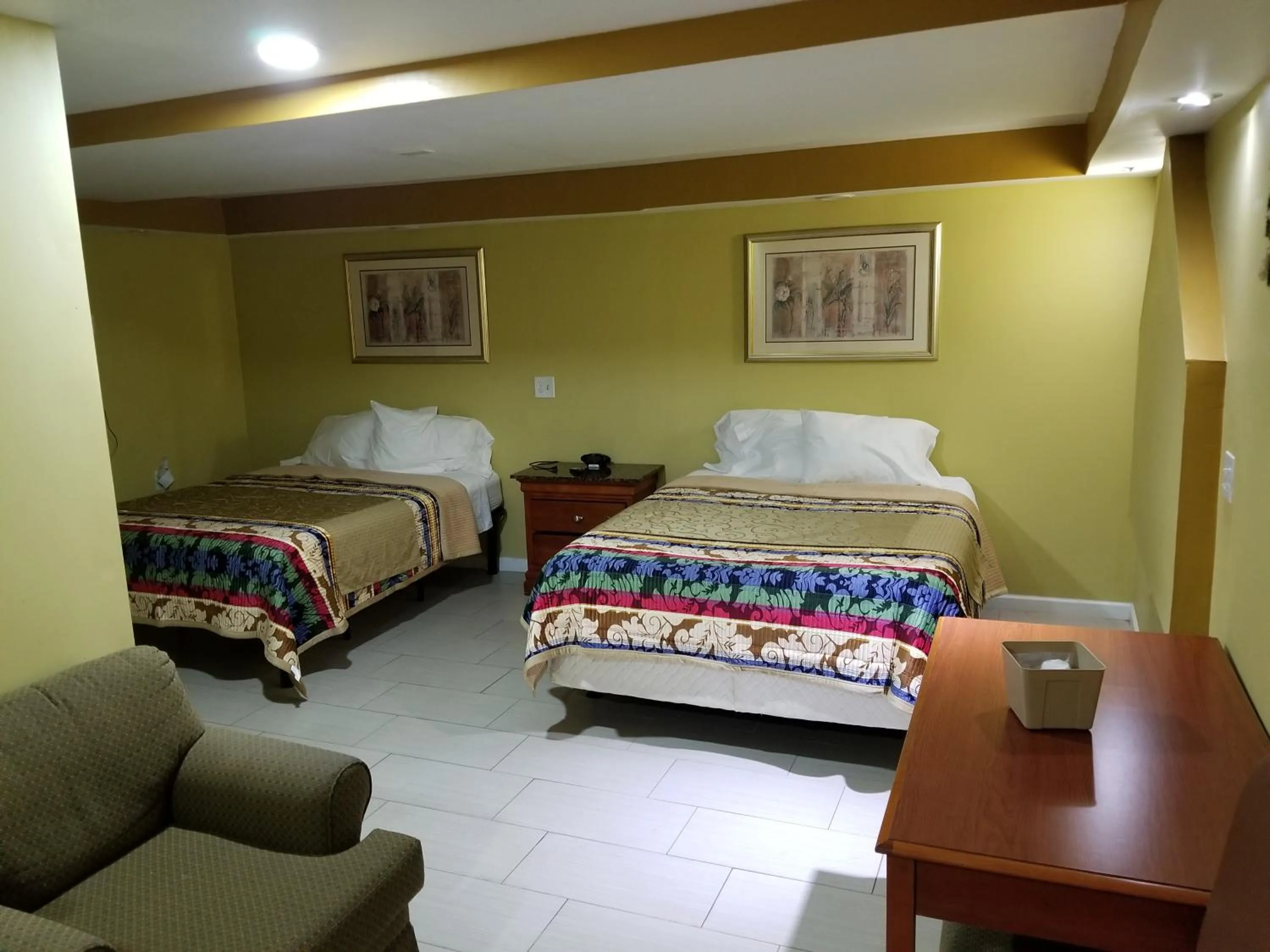 Bedroom, Bed in Budget Motel