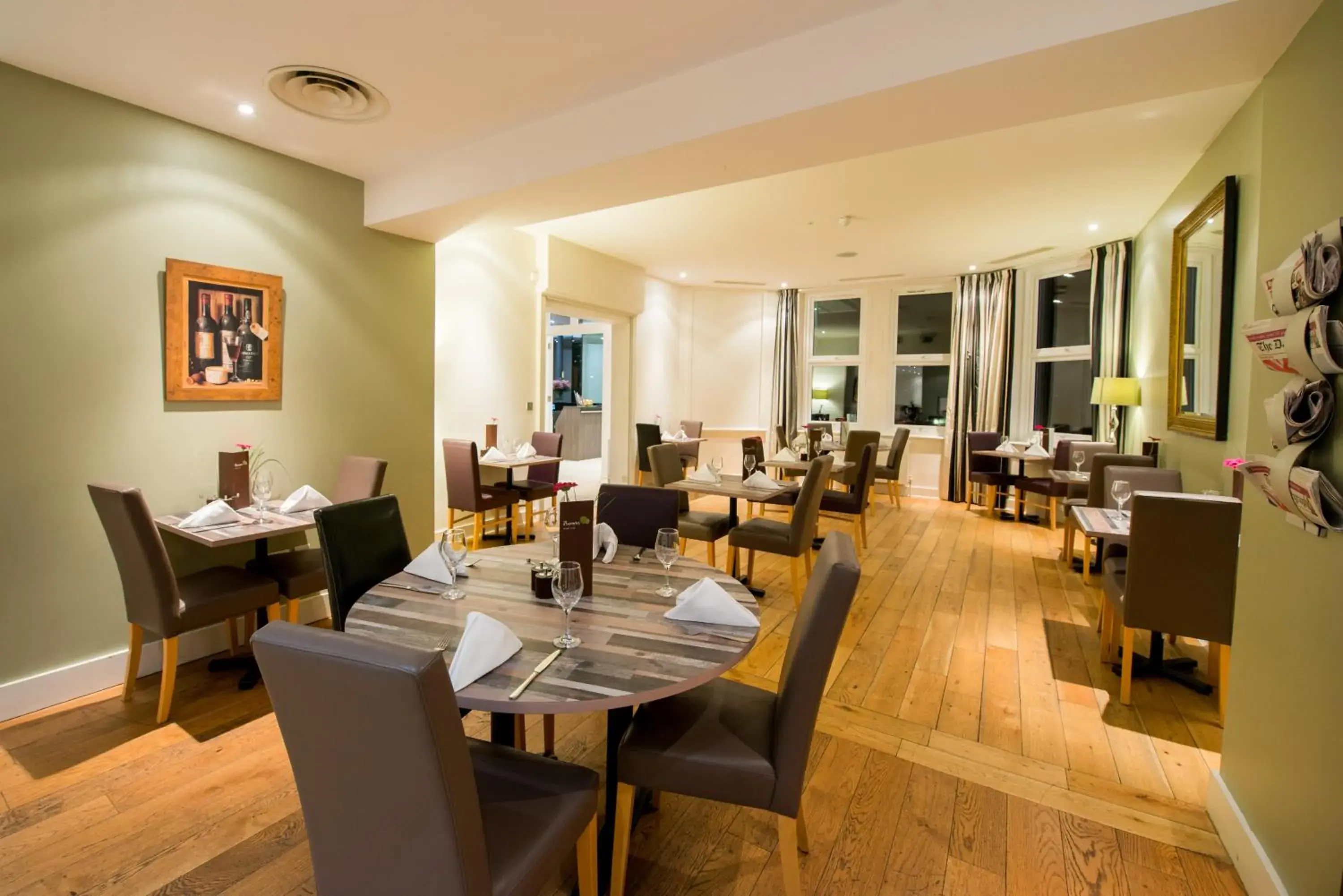 Restaurant/Places to Eat in Stanwell Hotel By Mercure