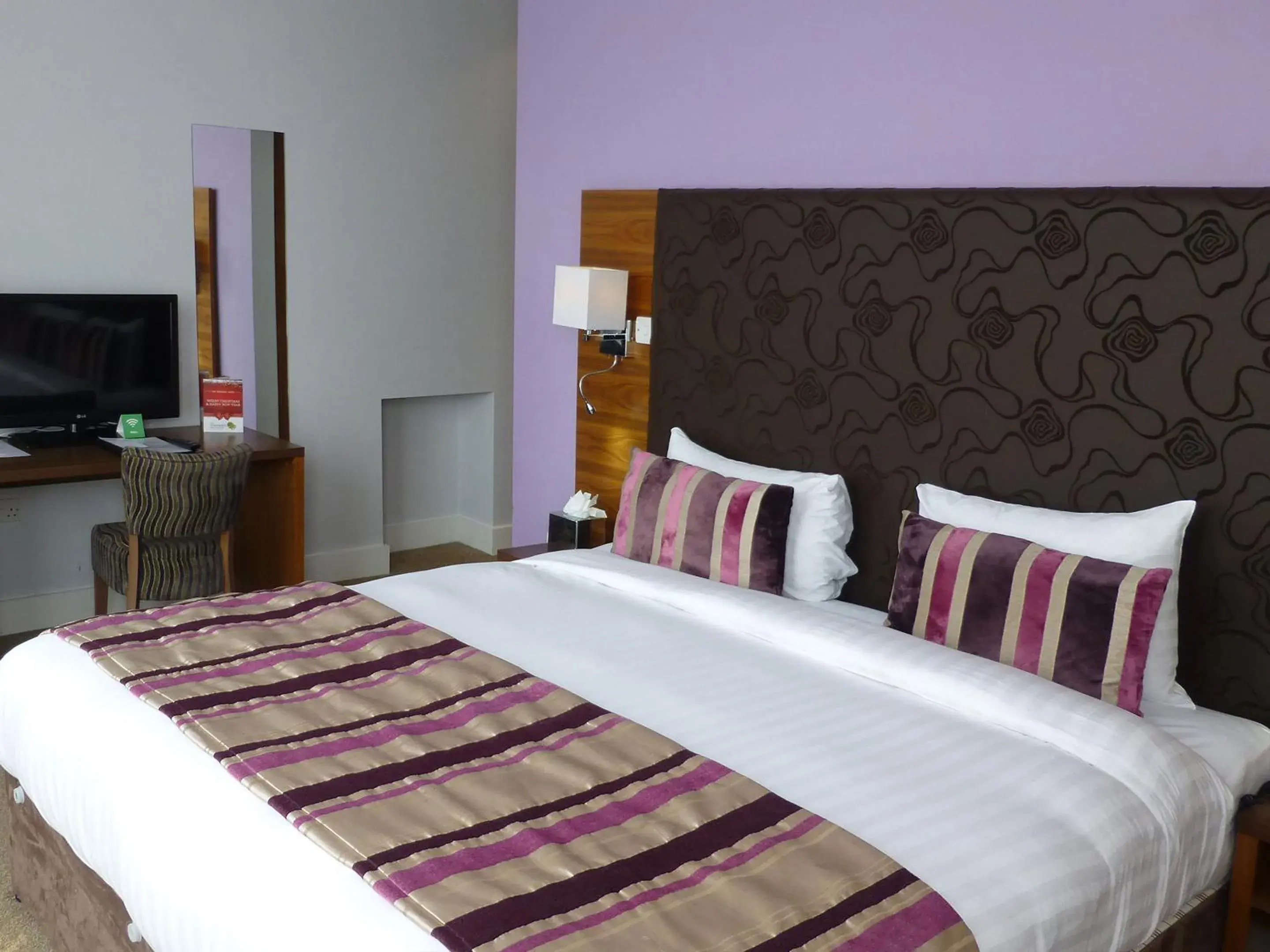 Bed, Room Photo in Stanwell Hotel By Mercure