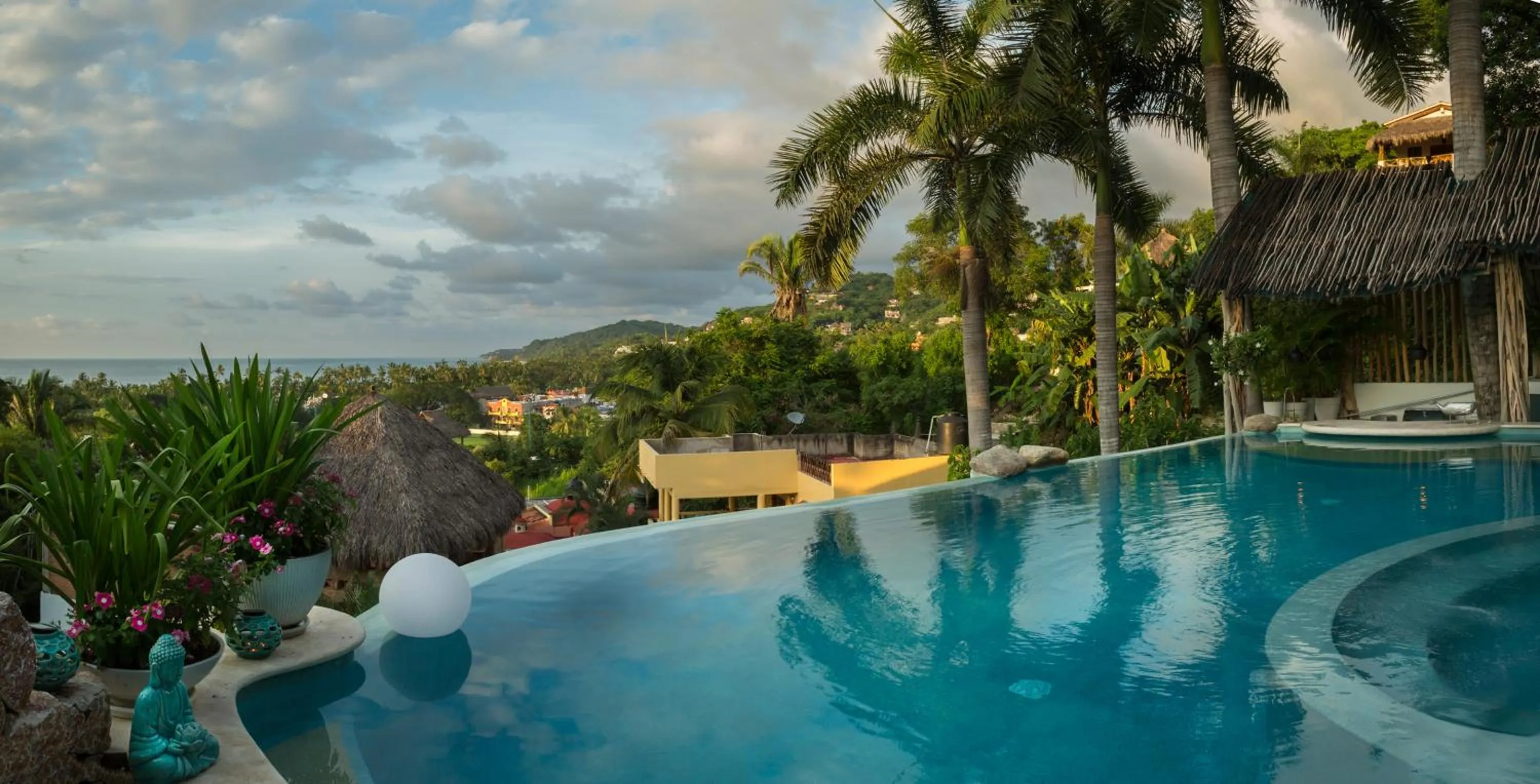 Swimming pool in Anjali Casa Divina