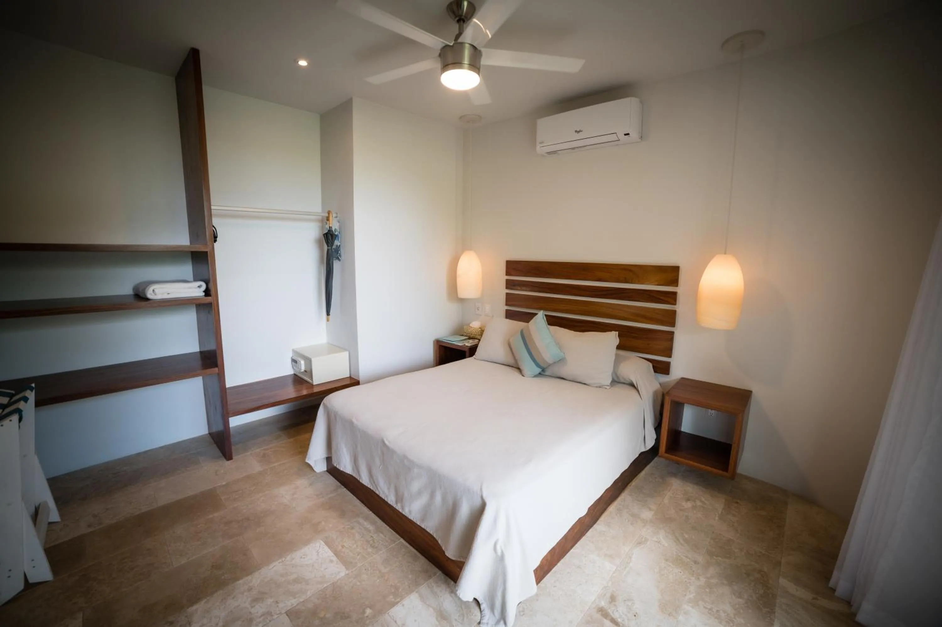 Photo of the whole room, Bed in Anjali Casa Divina