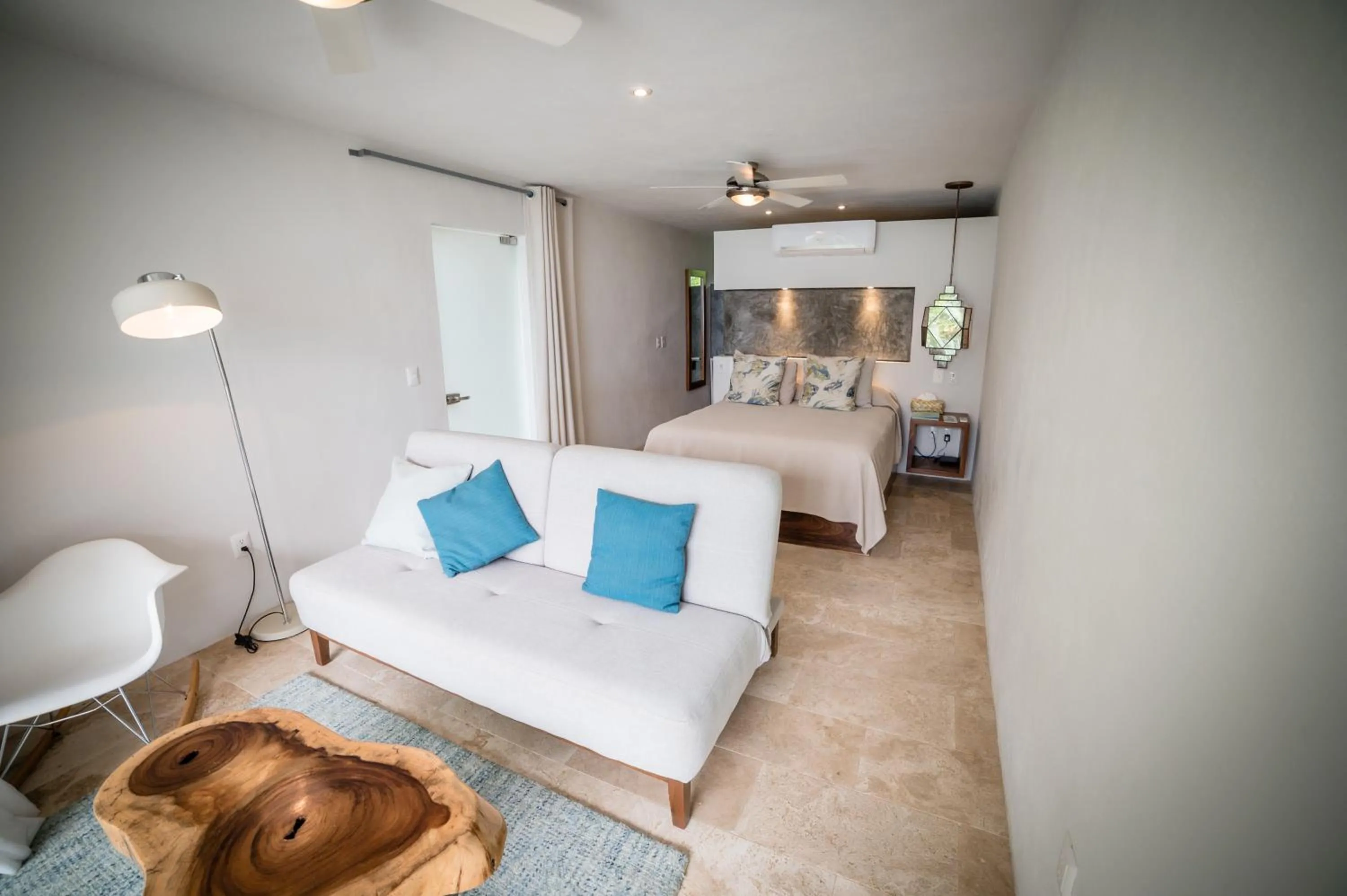 Photo of the whole room, Bed in Anjali Casa Divina