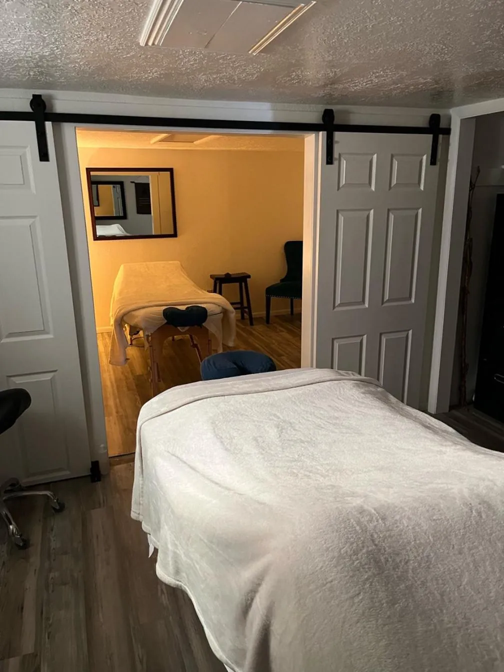 Massage, Bed in Bristol Cabins