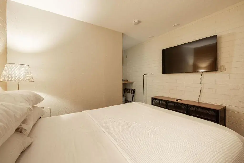 Standard Queen Room - Adults Only in Historic Star Motel Standard Queen Room - Adults Only in Historic Star Motel