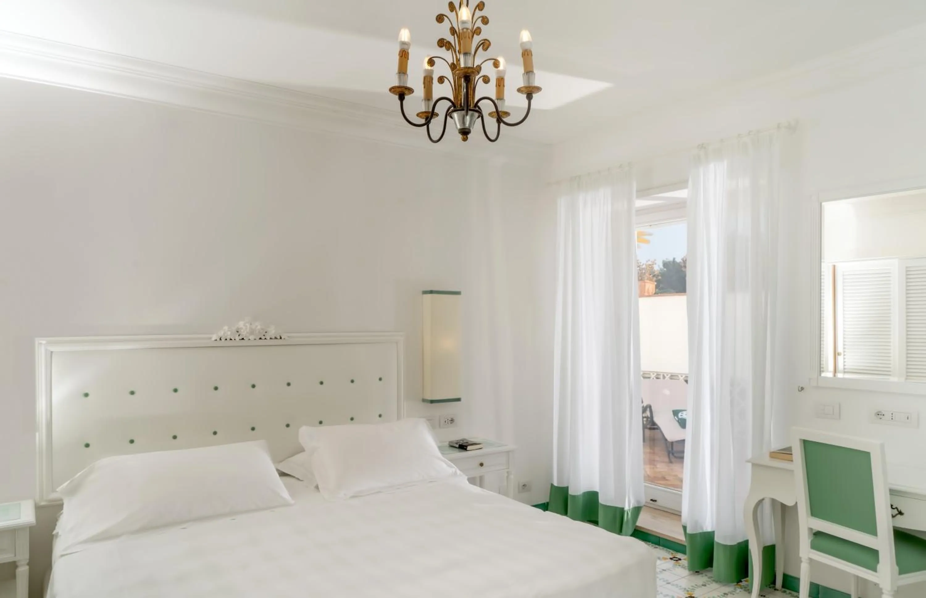 Photo of the whole room, Bed in Sina Flora