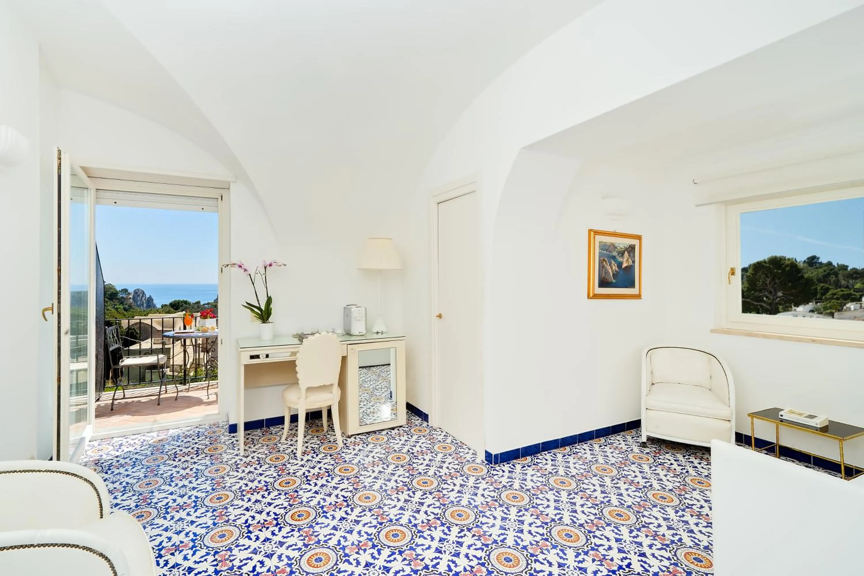 Photo of the whole room in Sina Flora