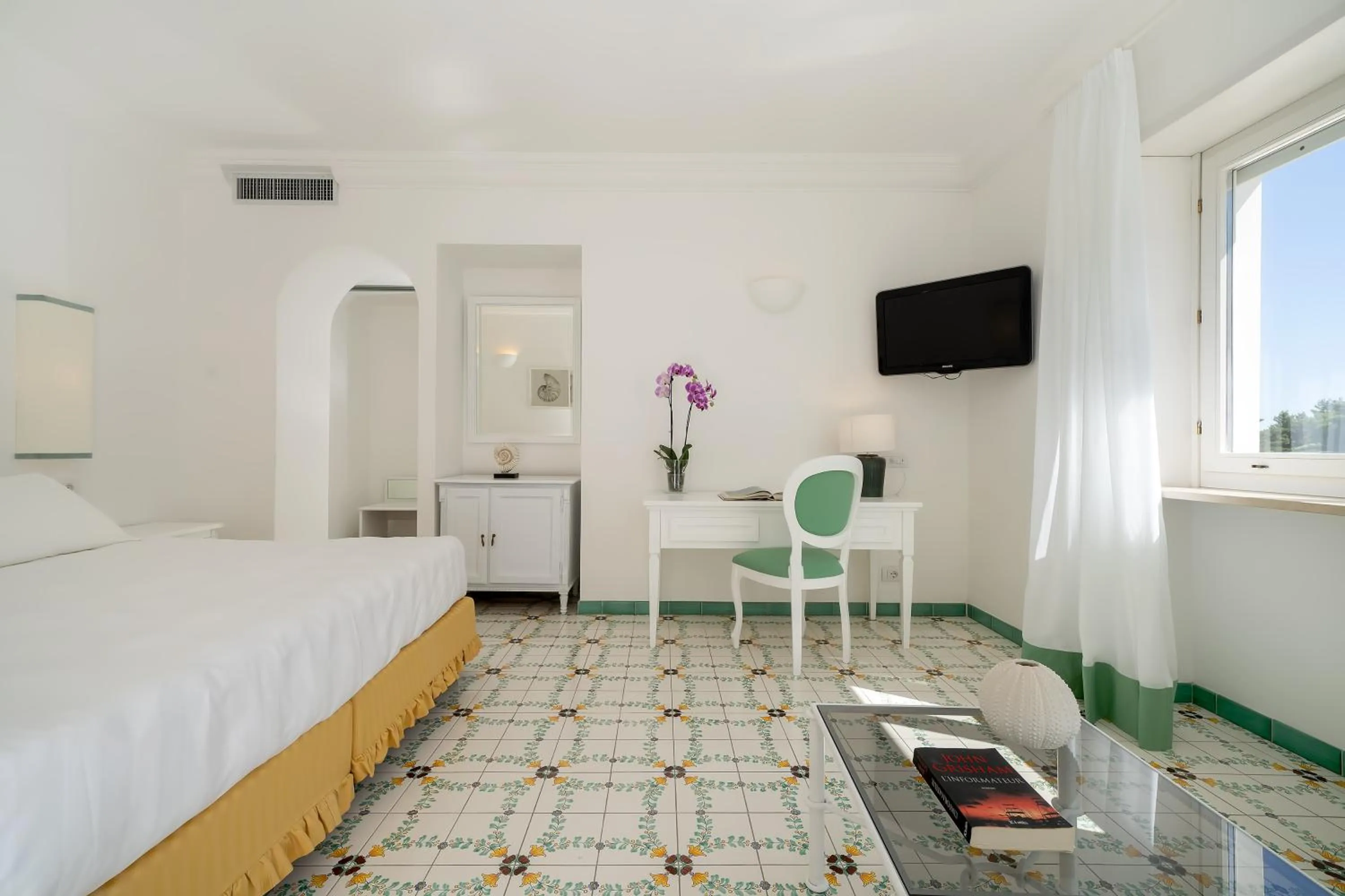 Bedroom, Bed in Sina Flora