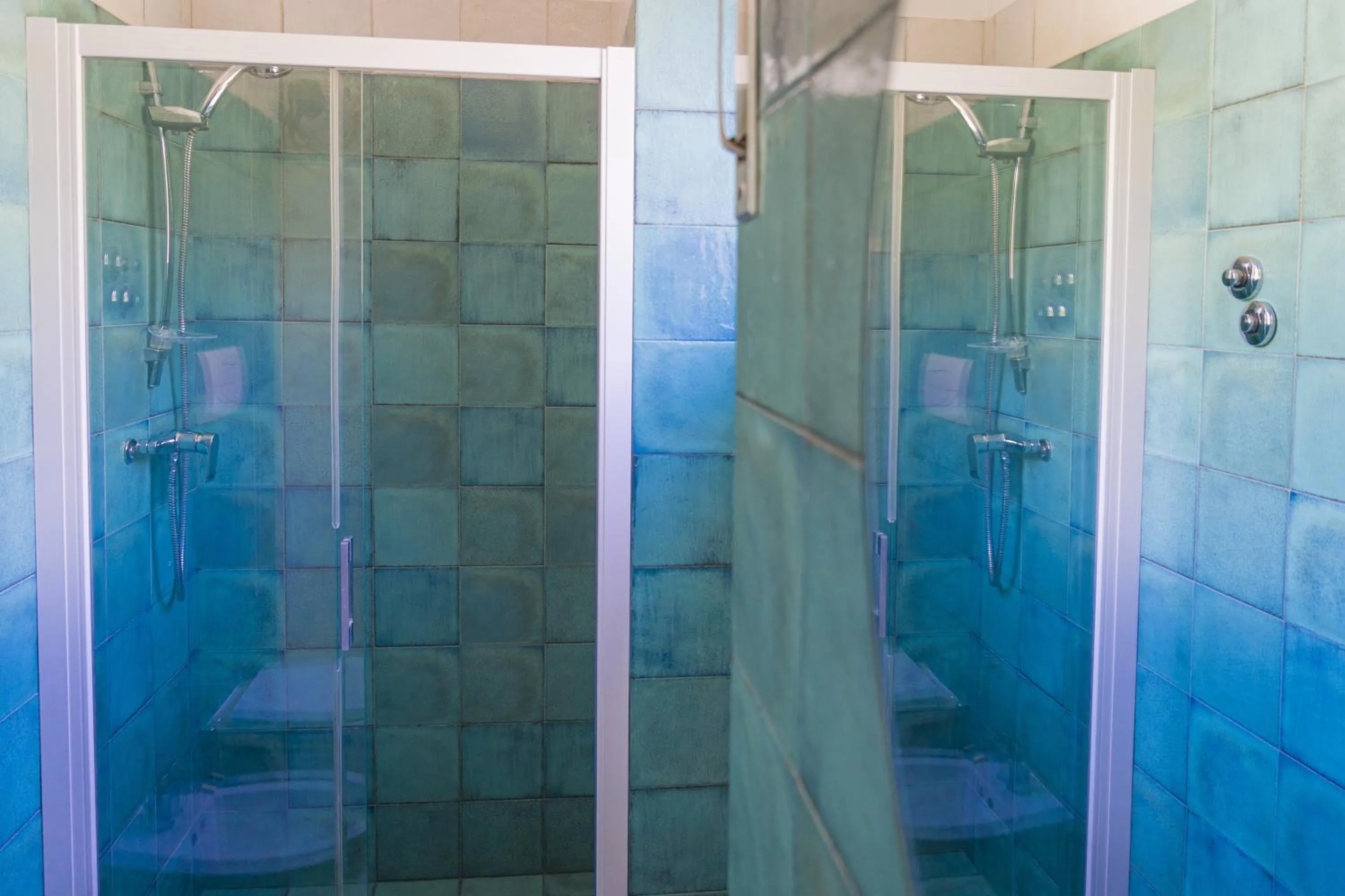 Shower in Hotel Orsa Maggiore