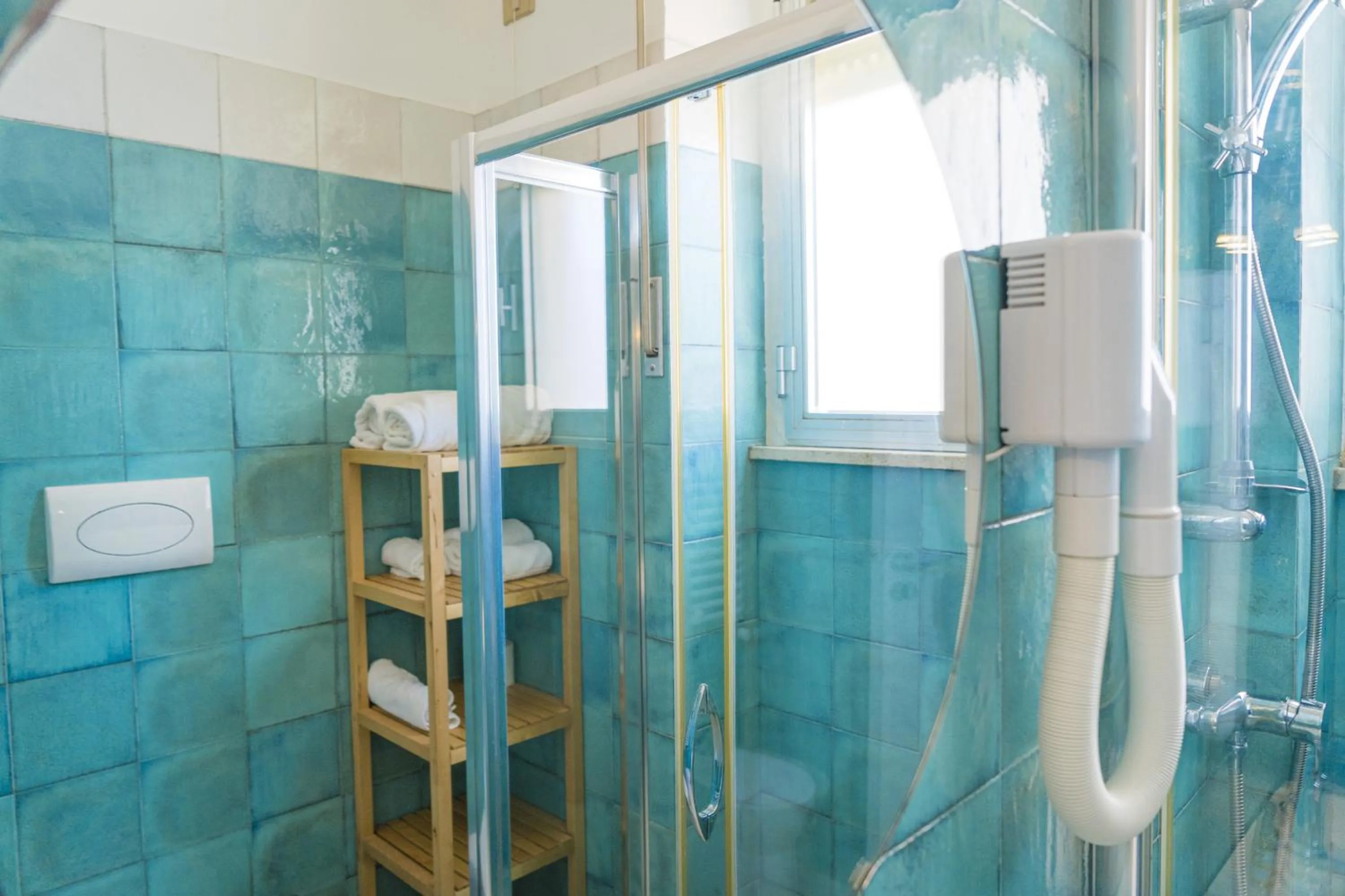 Shower in Hotel Orsa Maggiore