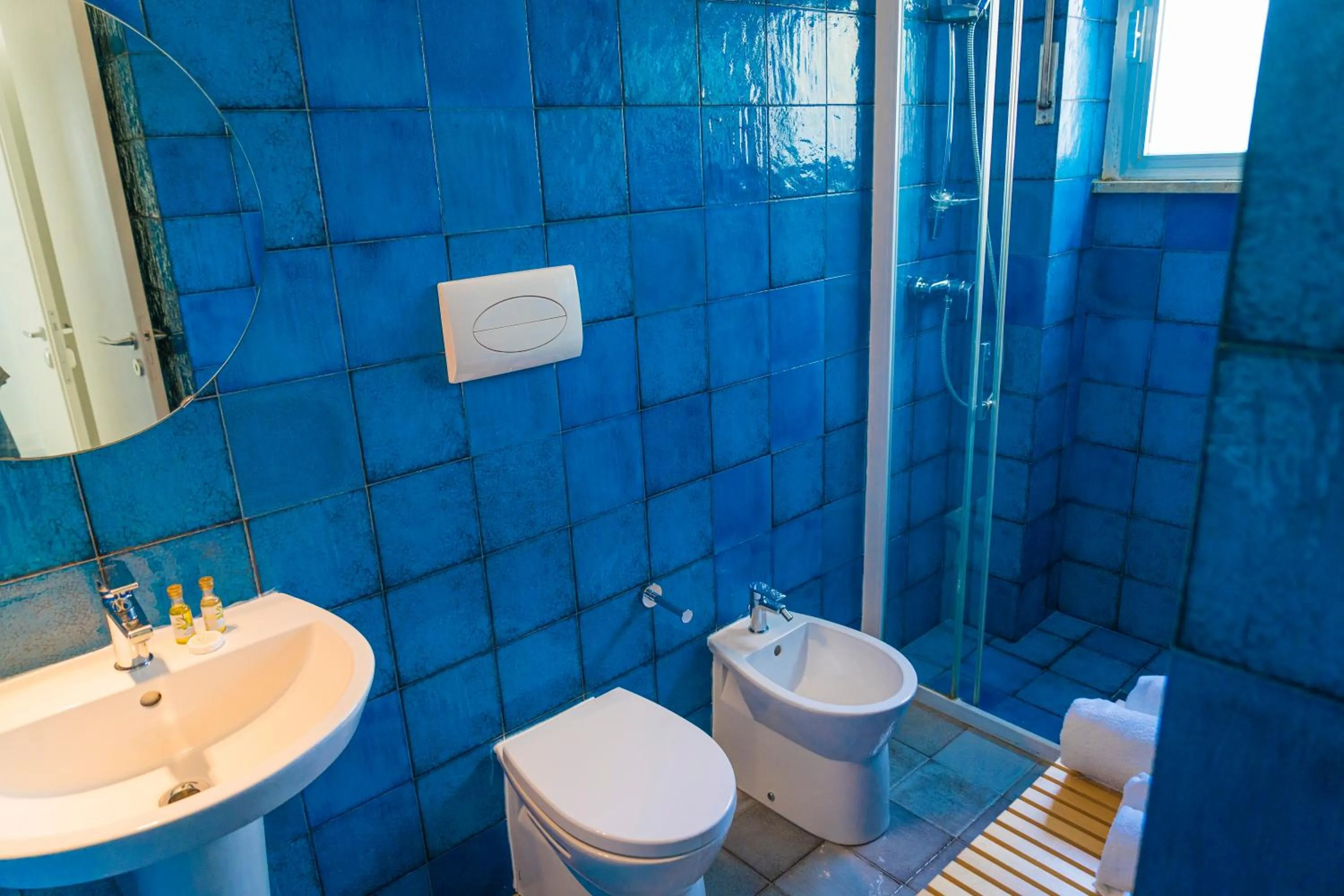 Shower in Hotel Orsa Maggiore