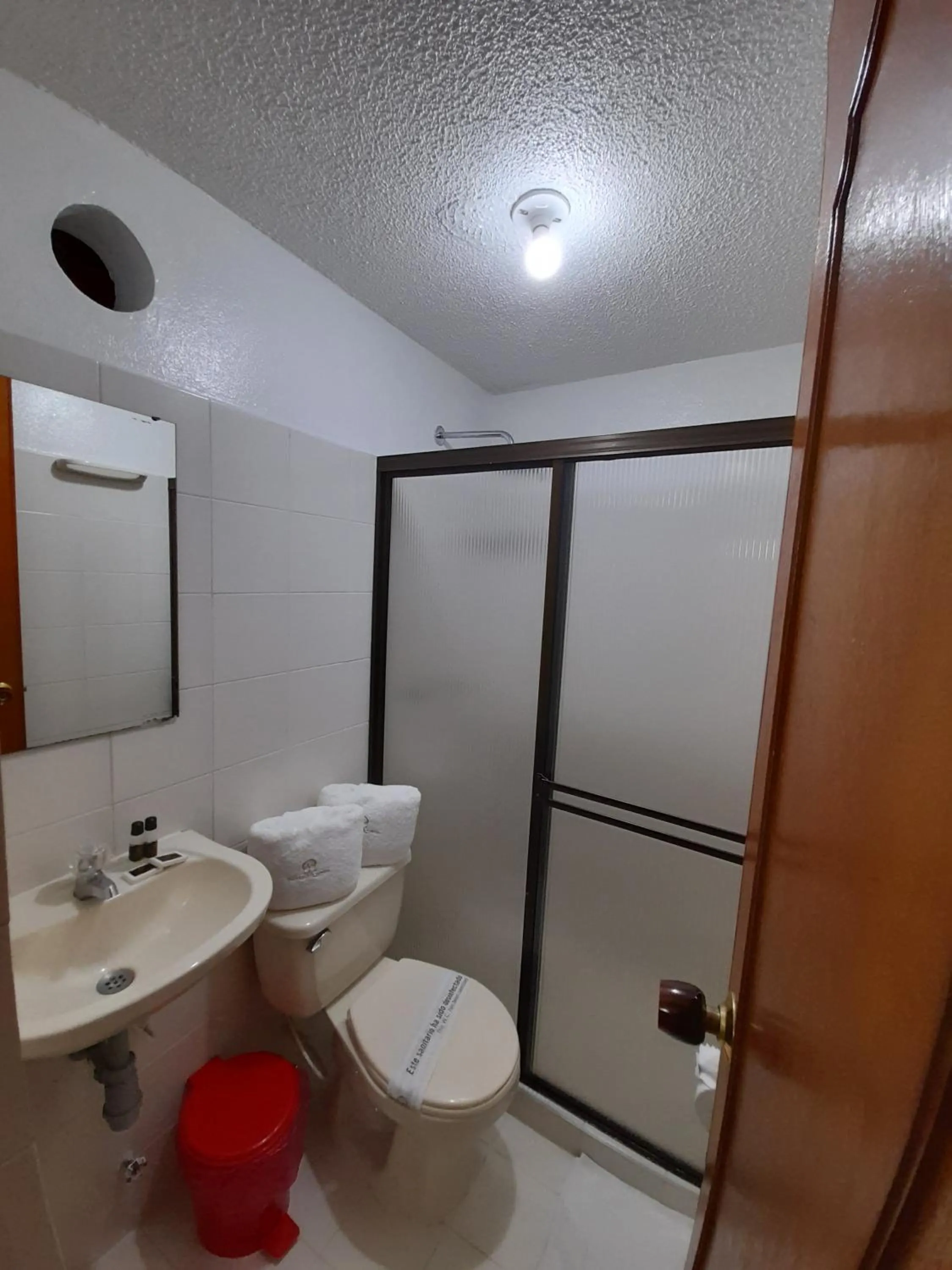 Bathroom in Hotel Valle de Pubenza
