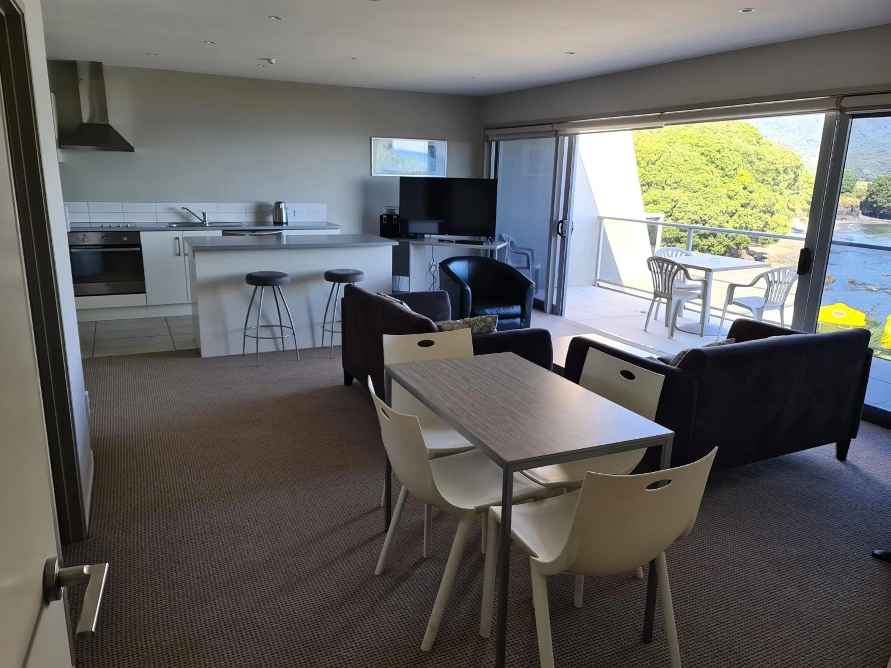 Kitchen or kitchenette in Te Kaha Beach Hotel