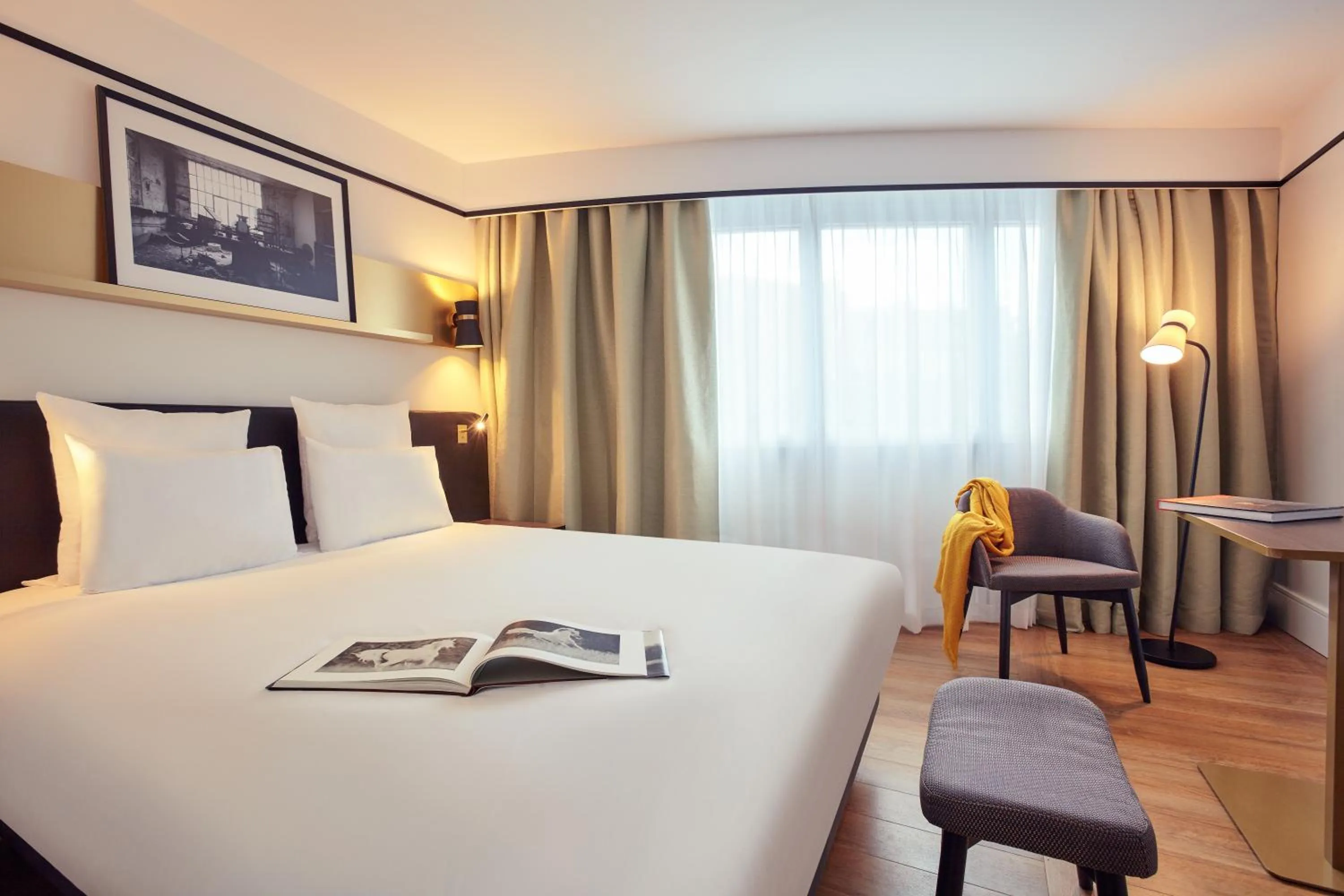 Bed in Mercure Paris Saint-Ouen