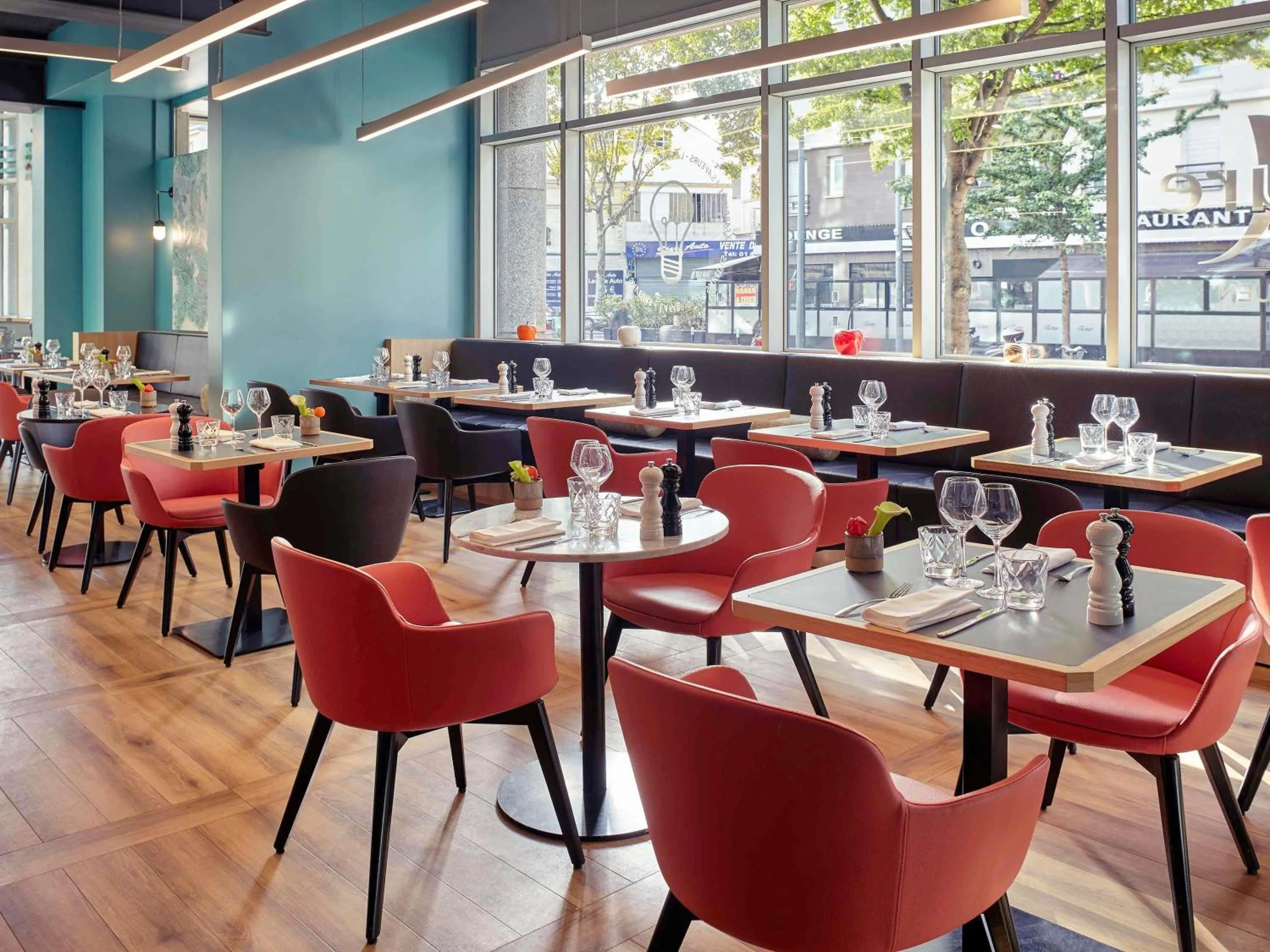 Restaurant/places to eat in Mercure Paris Saint-Ouen