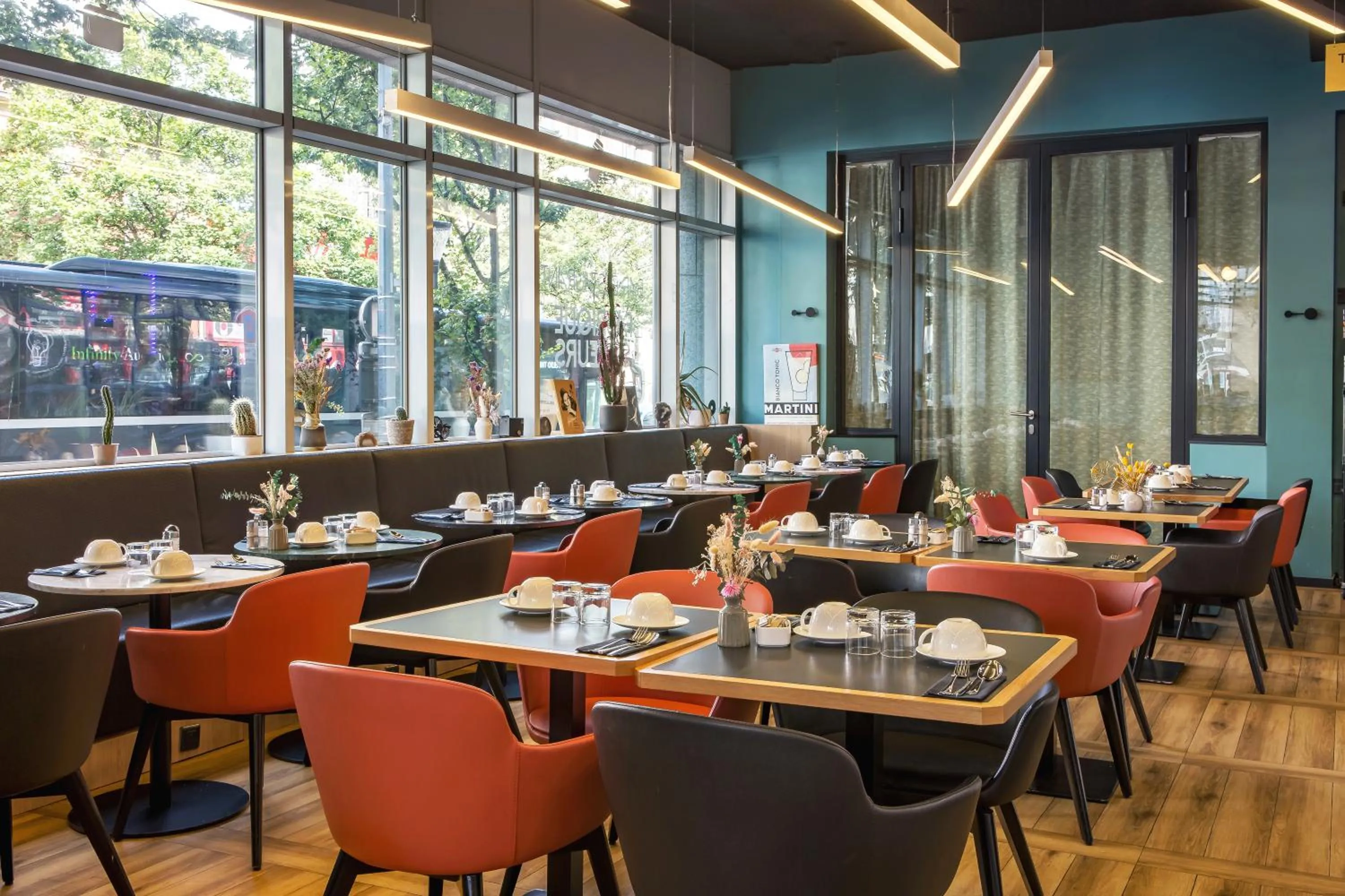 Restaurant/places to eat in Mercure Paris Saint-Ouen